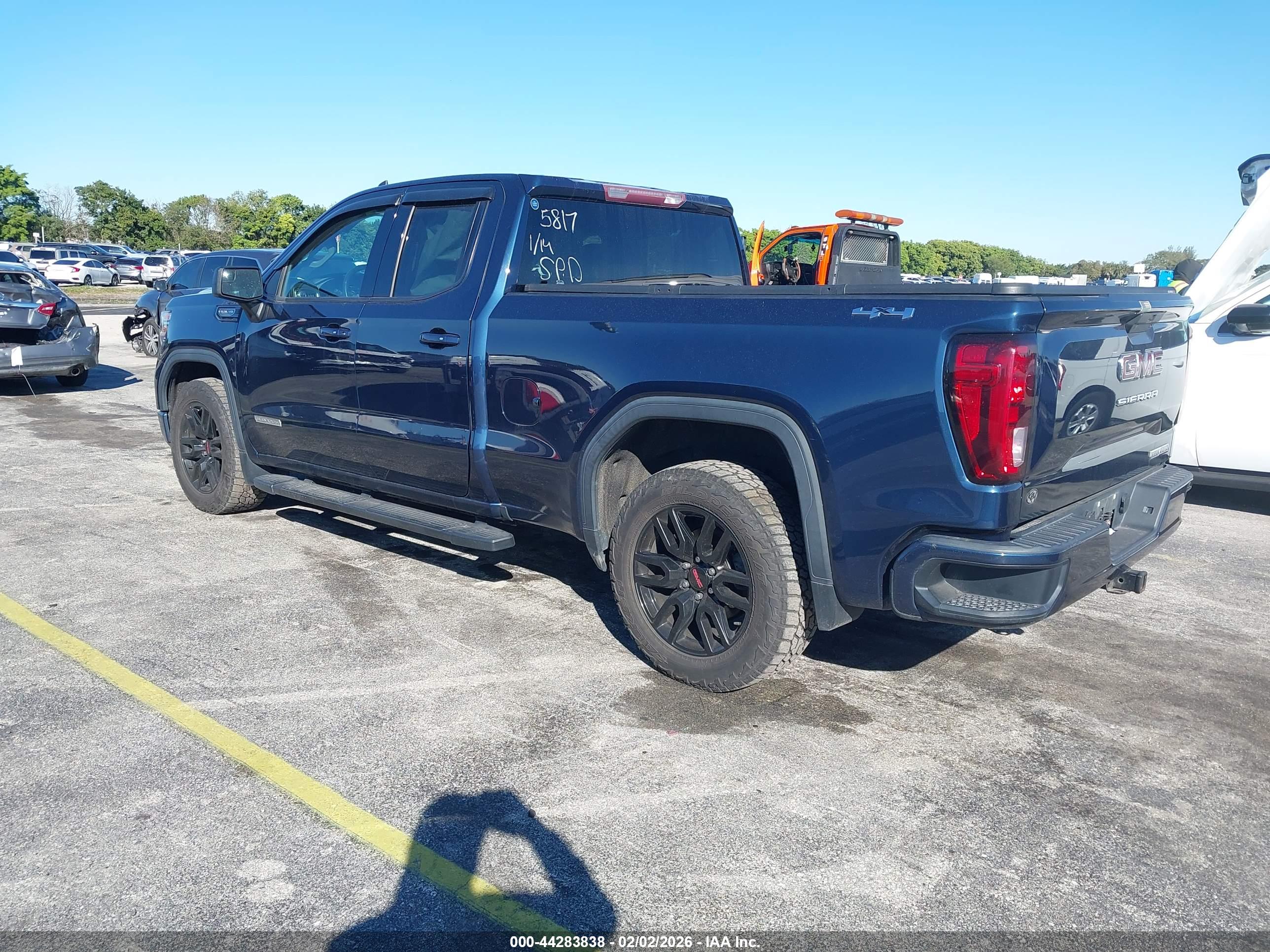 GMC SIERRA image 3