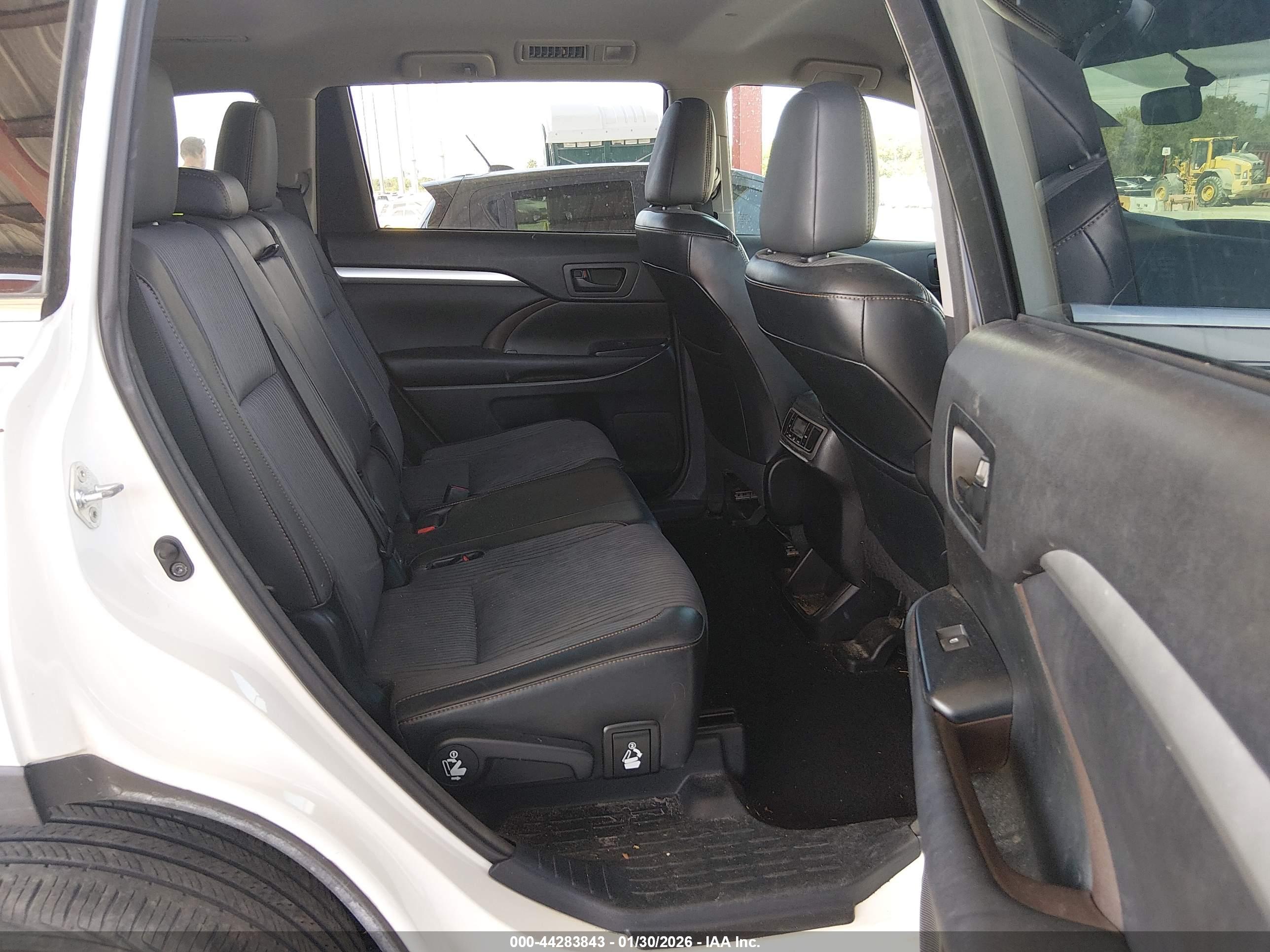 TOYOTA HIGHLANDER image 8