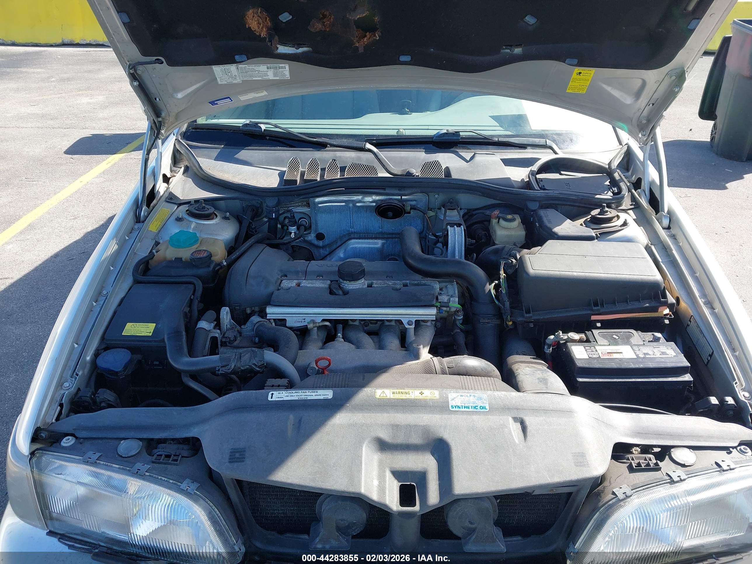 VOLVO C70 image 10