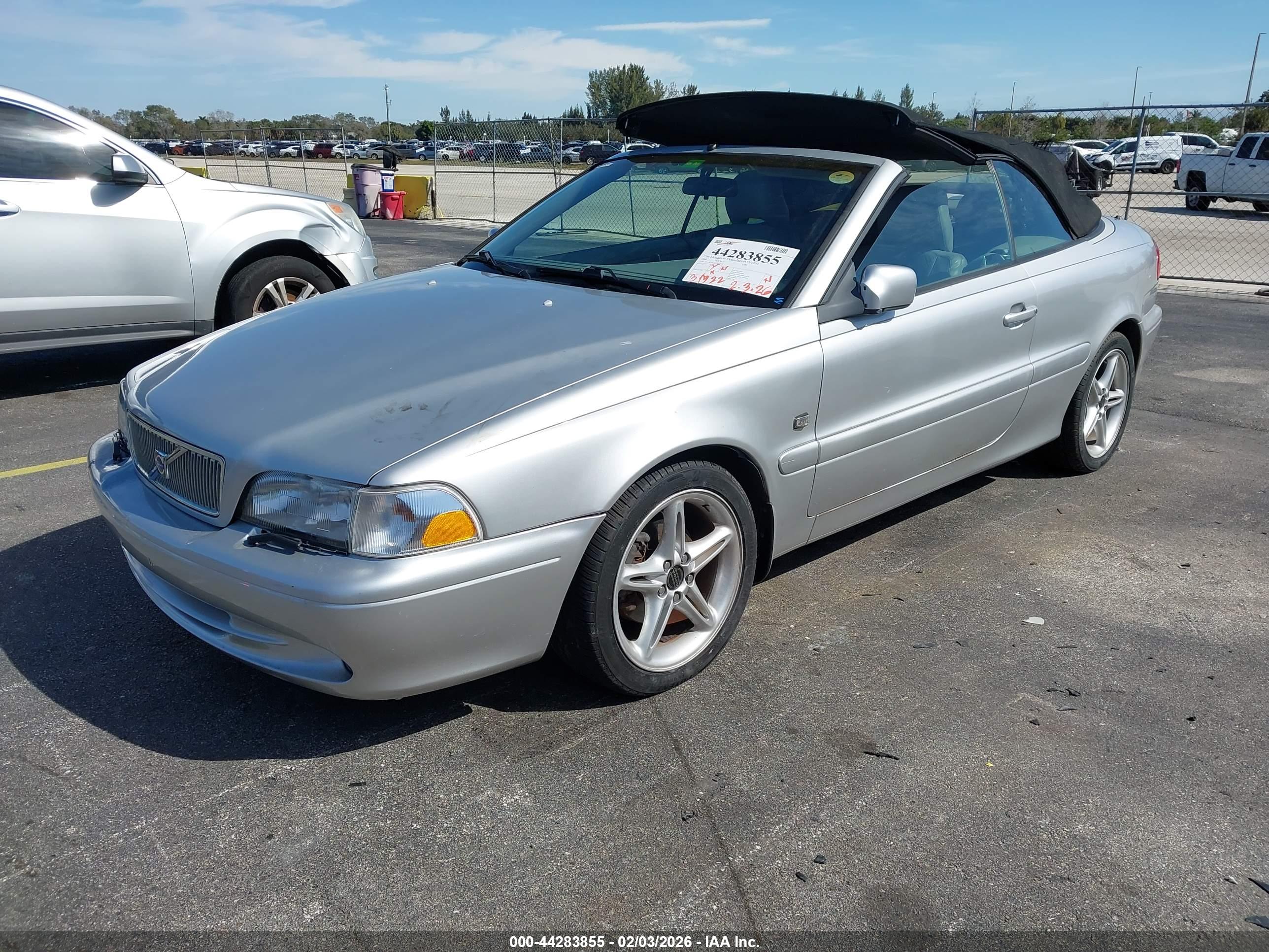 VOLVO C70 image 2