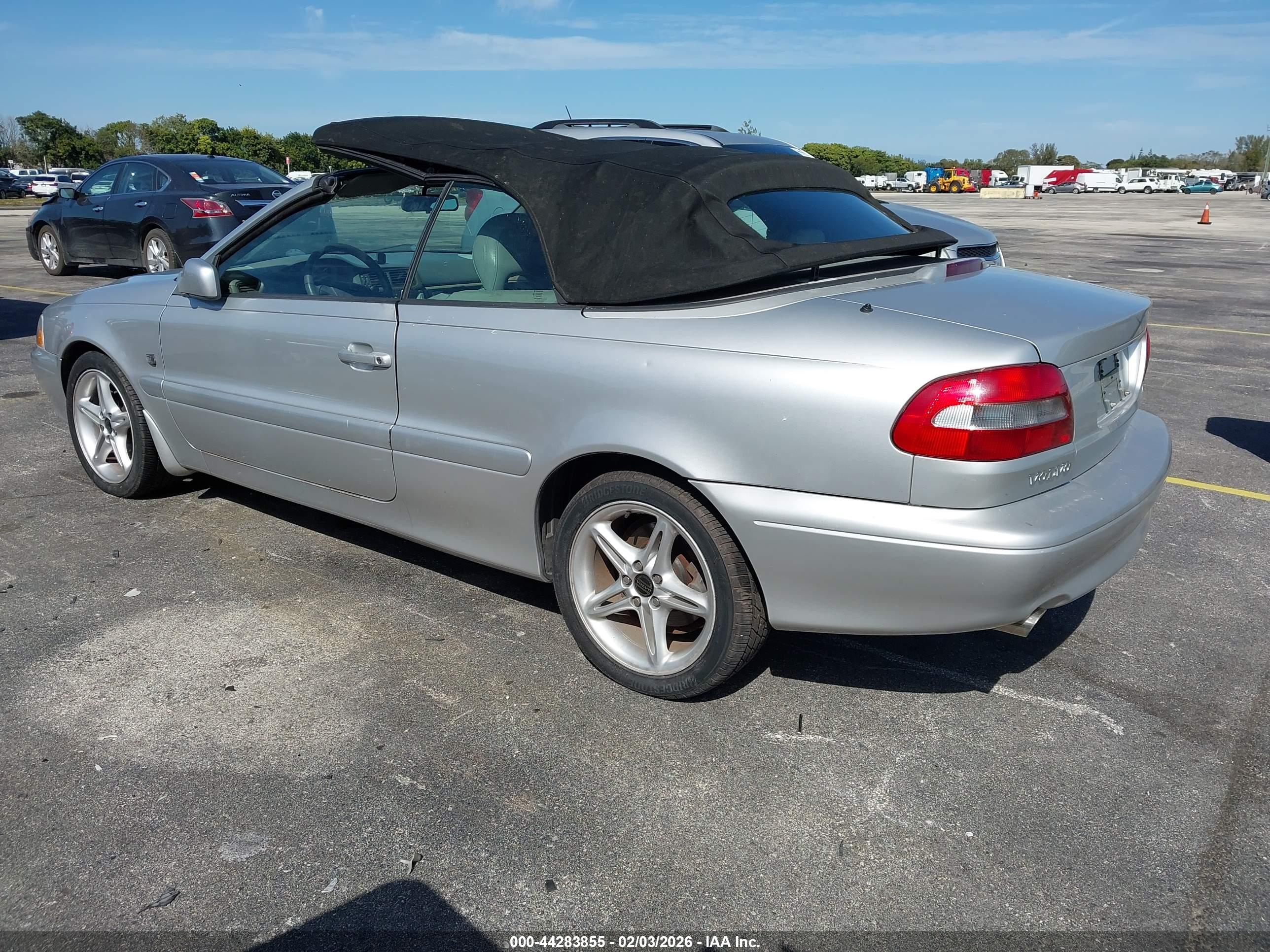 VOLVO C70 image 3