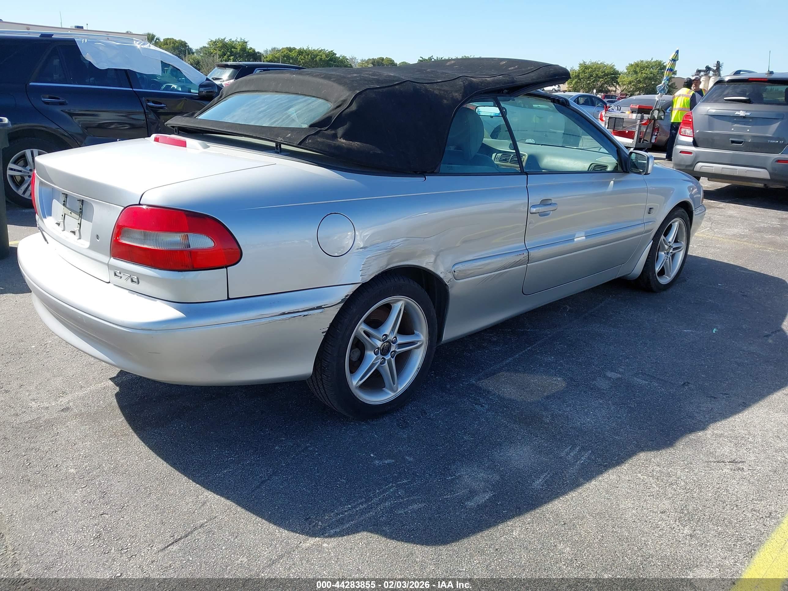 VOLVO C70 image 4