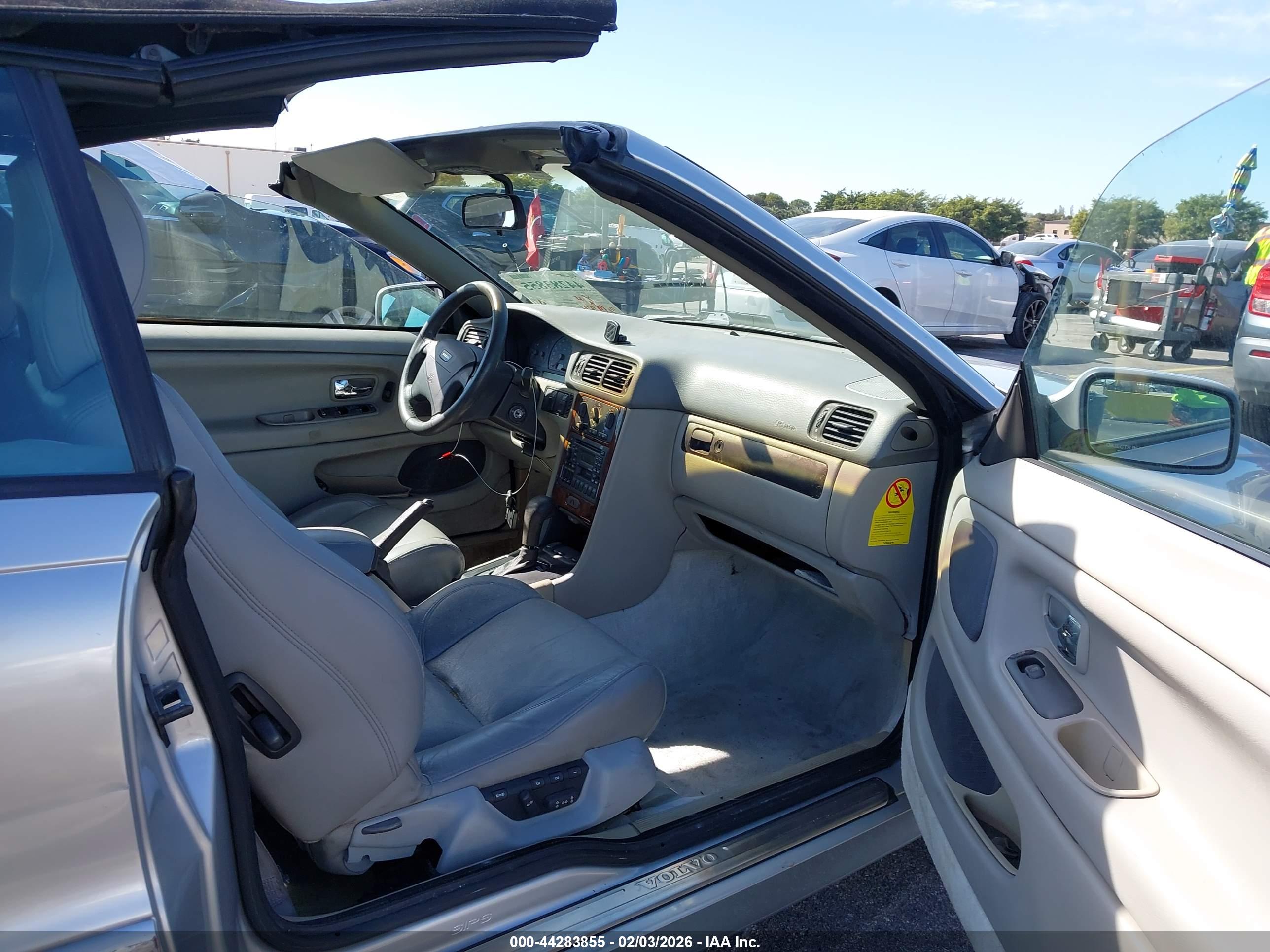 VOLVO C70 image 5