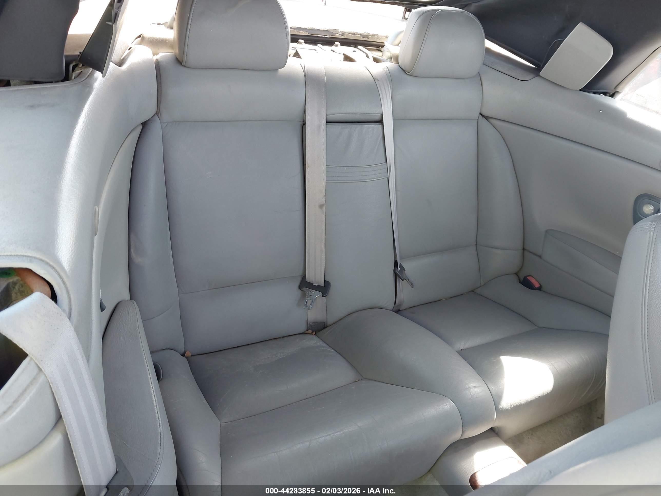 VOLVO C70 image 8