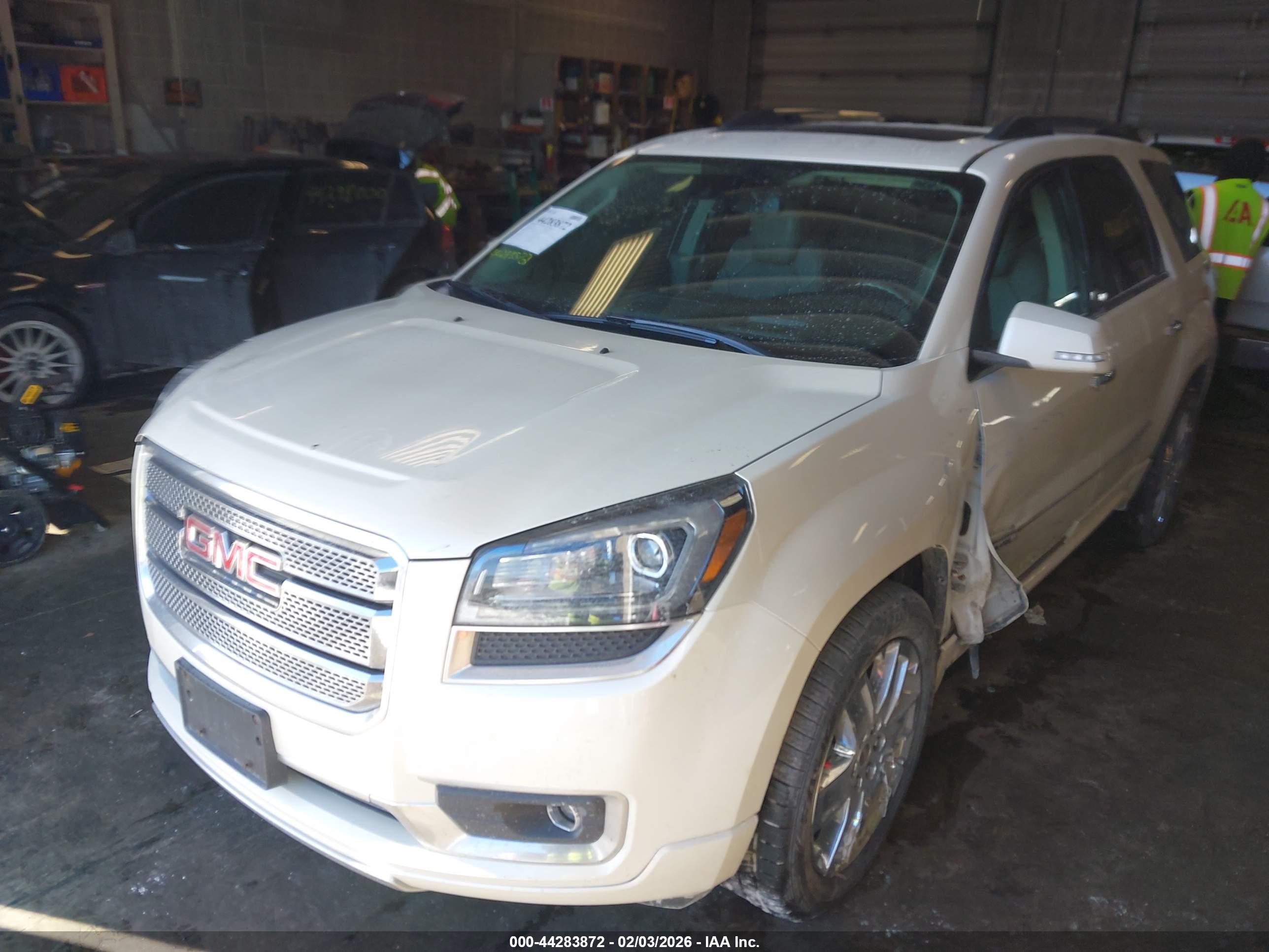 GMC ACADIA image 2