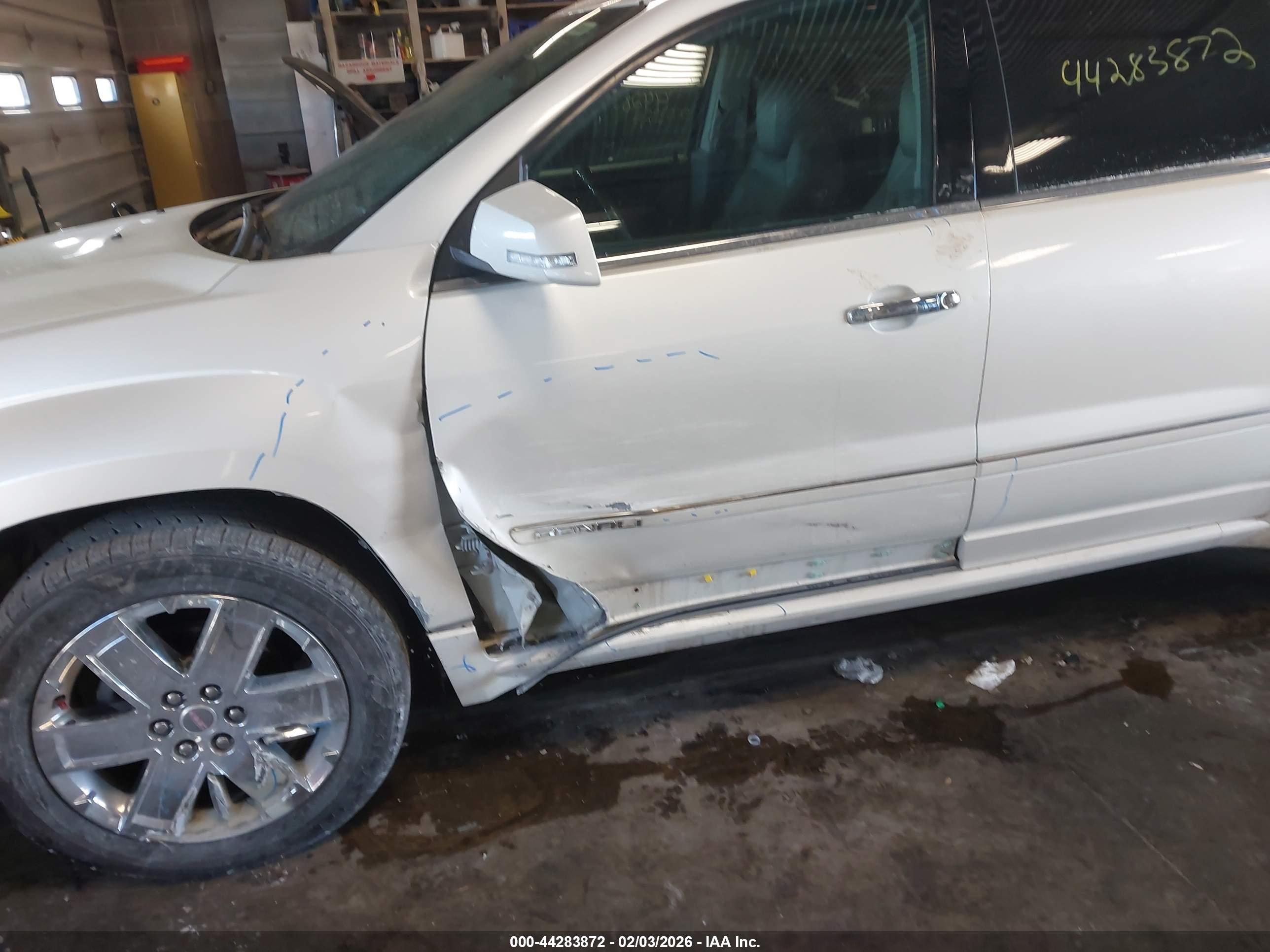 GMC ACADIA image 6