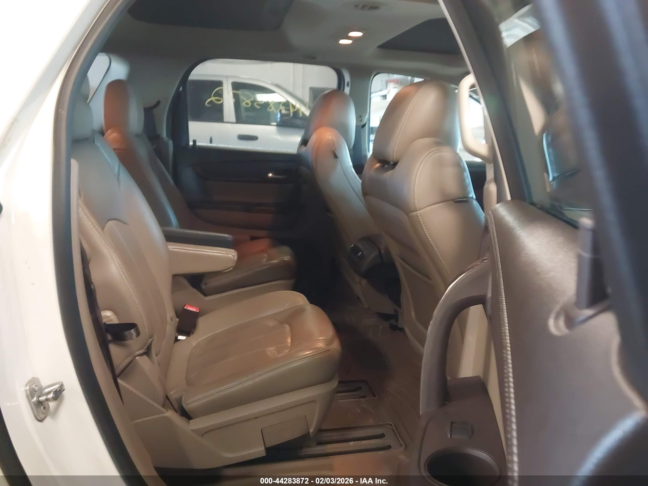 GMC ACADIA image 8