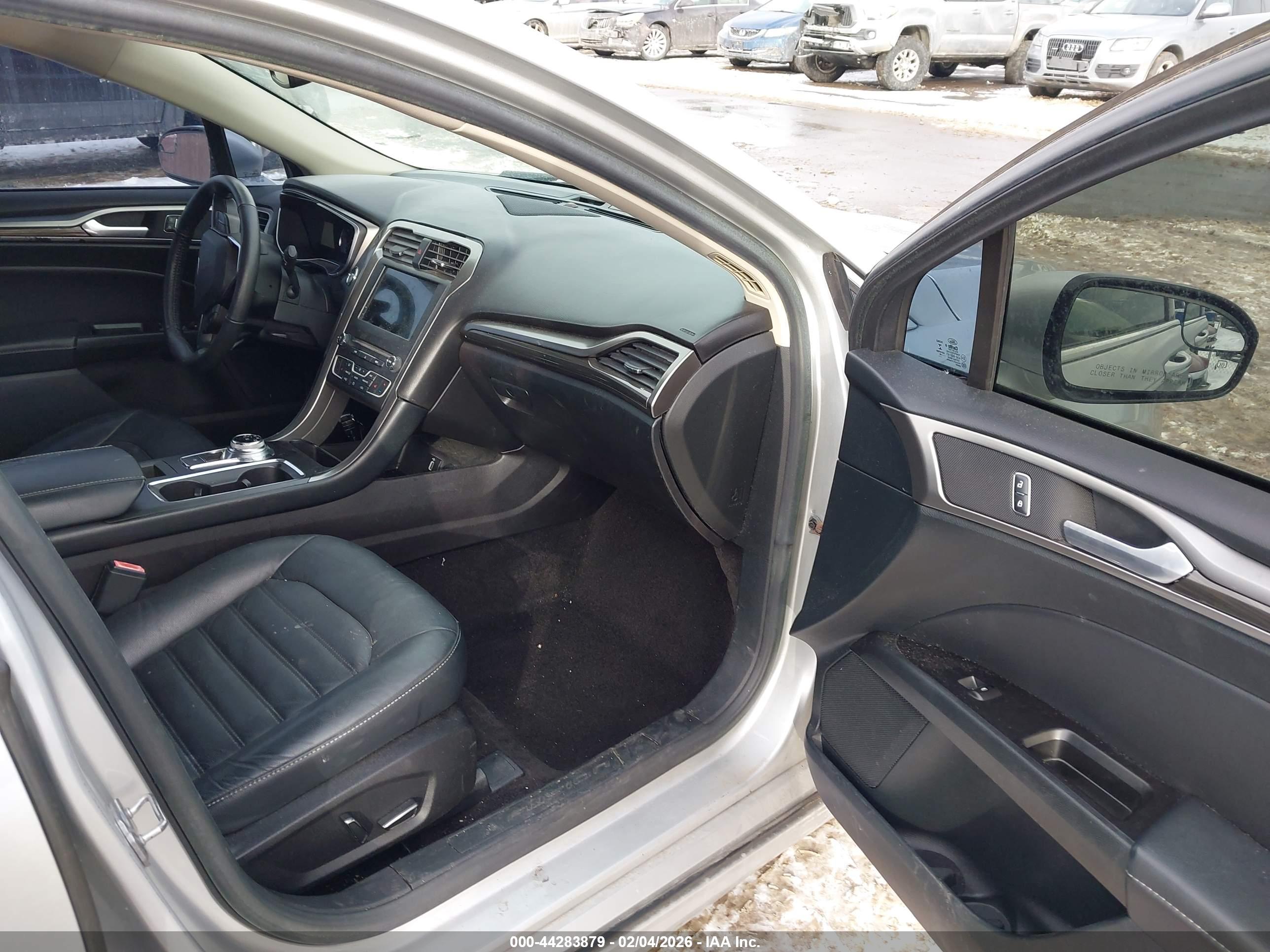 FORD FUSION image 5