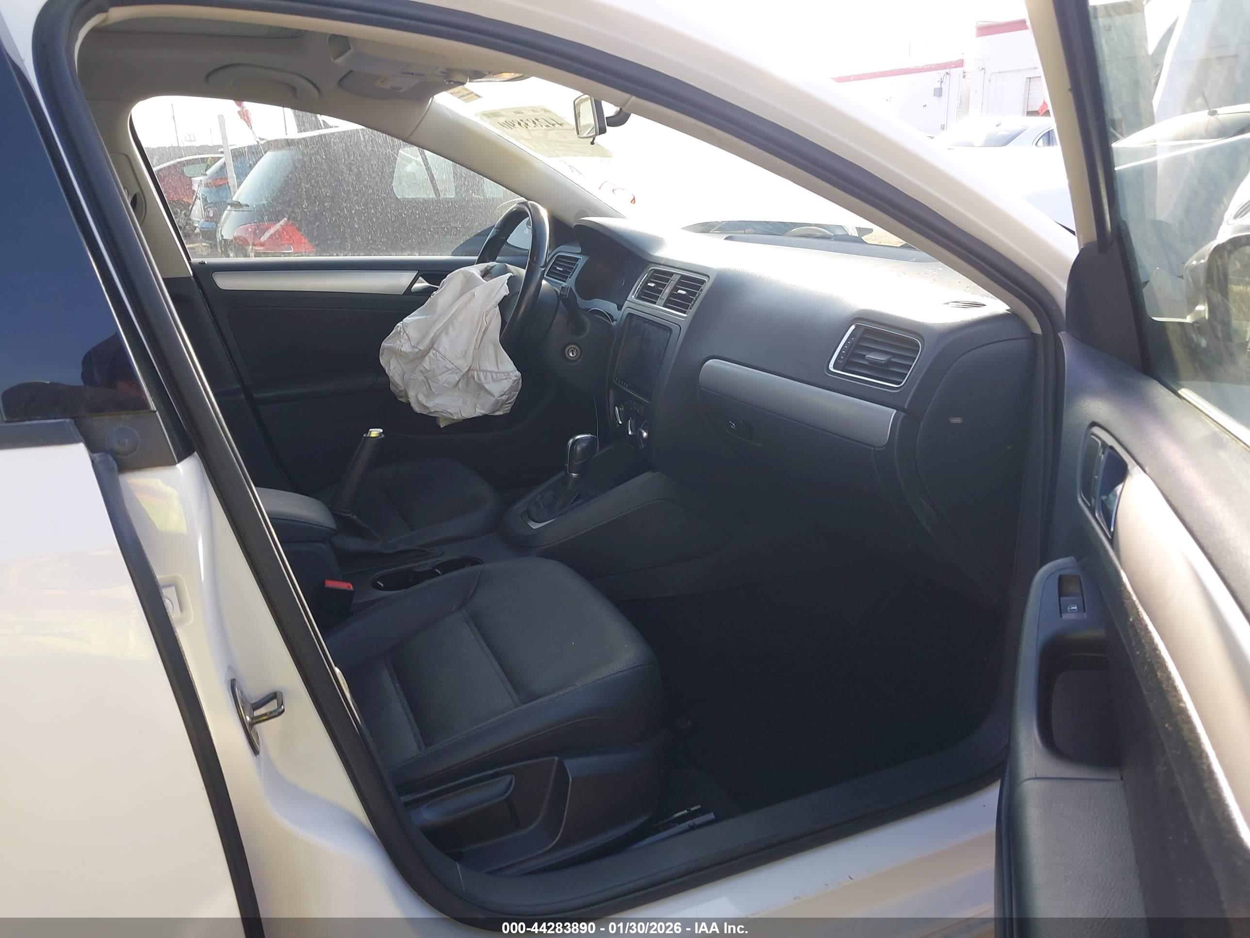 VOLKSWAGEN JETTA image 5