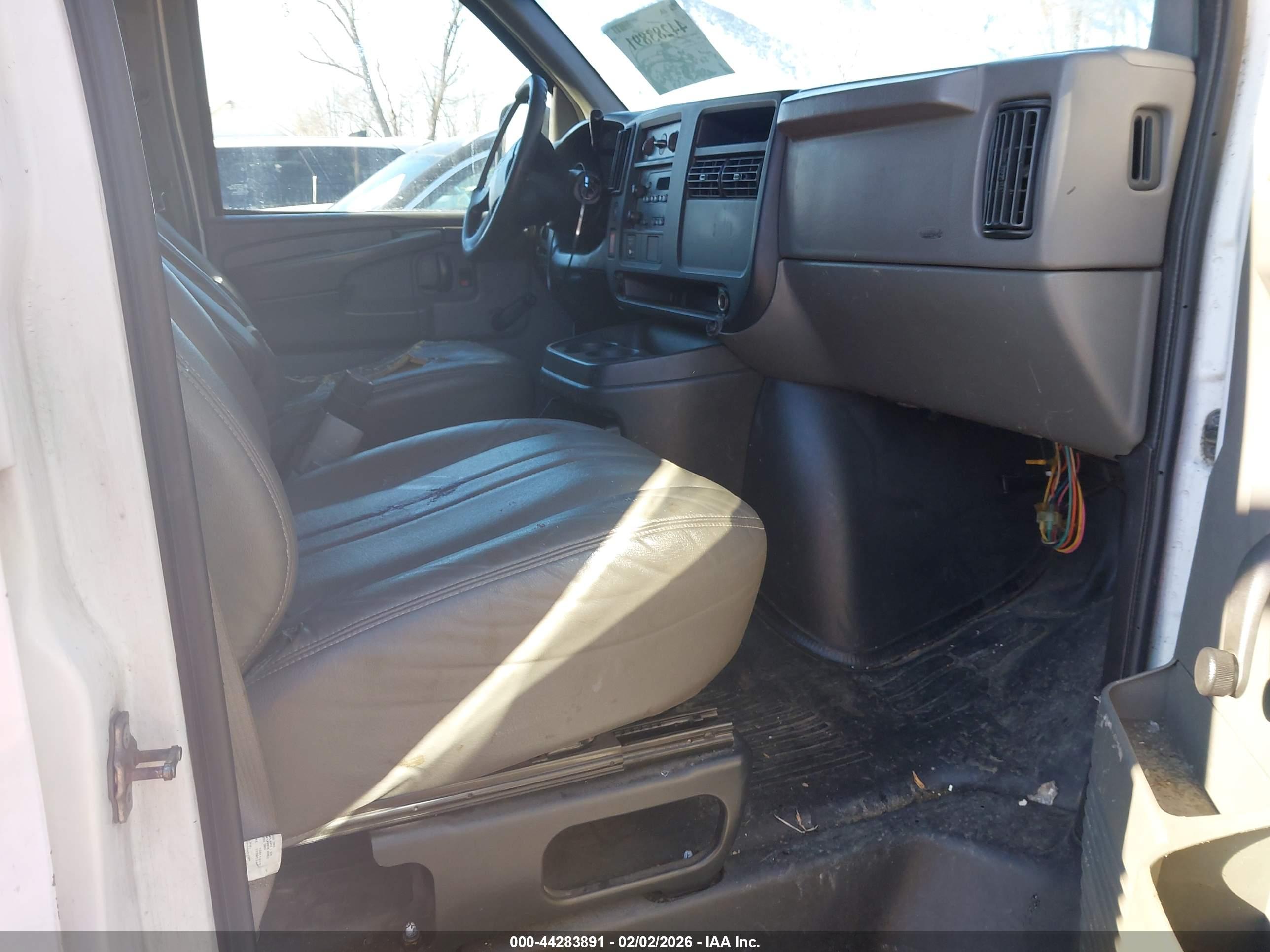 CHEVROLET EXPRESS image 5