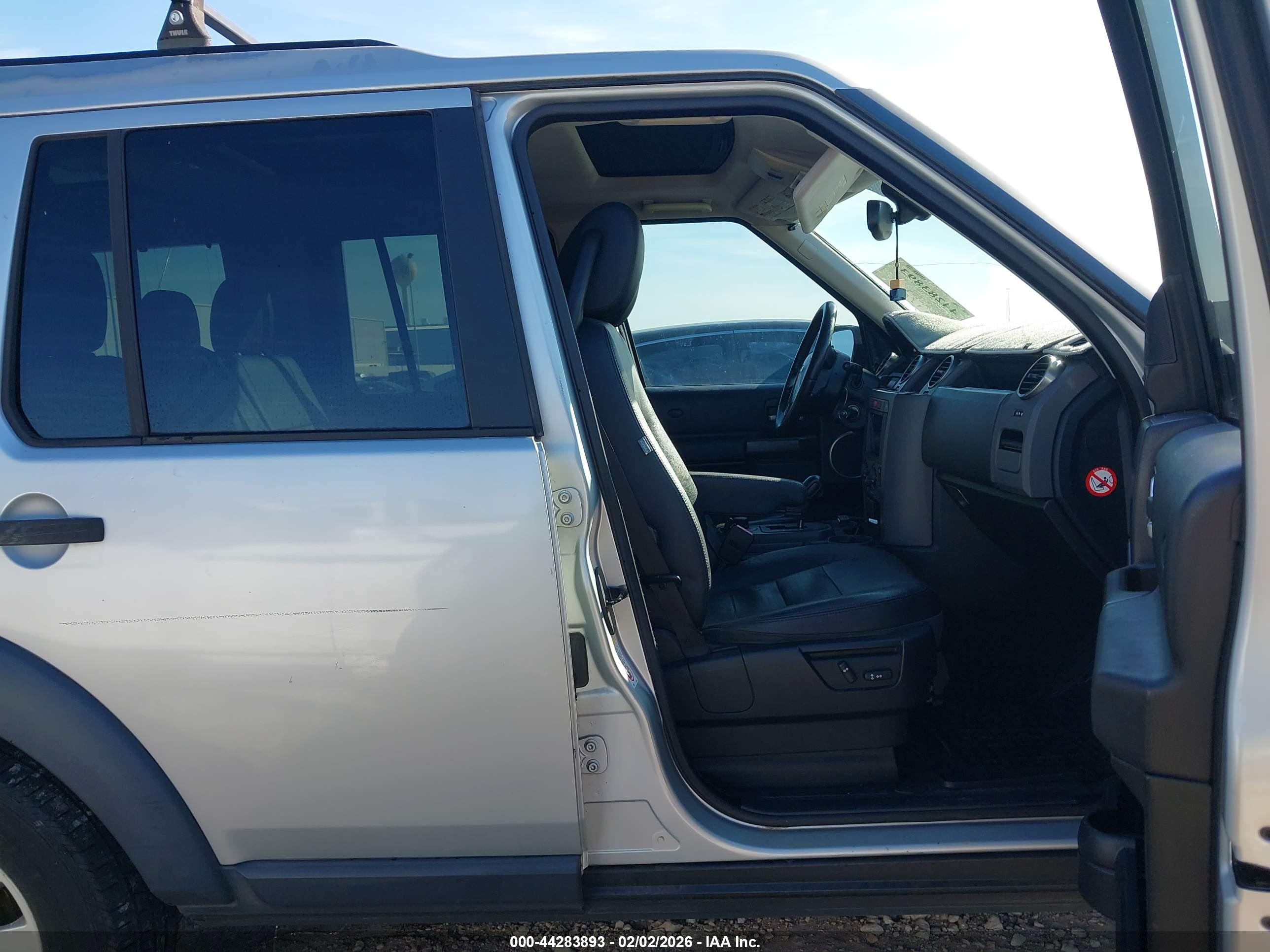LAND ROVER image 5