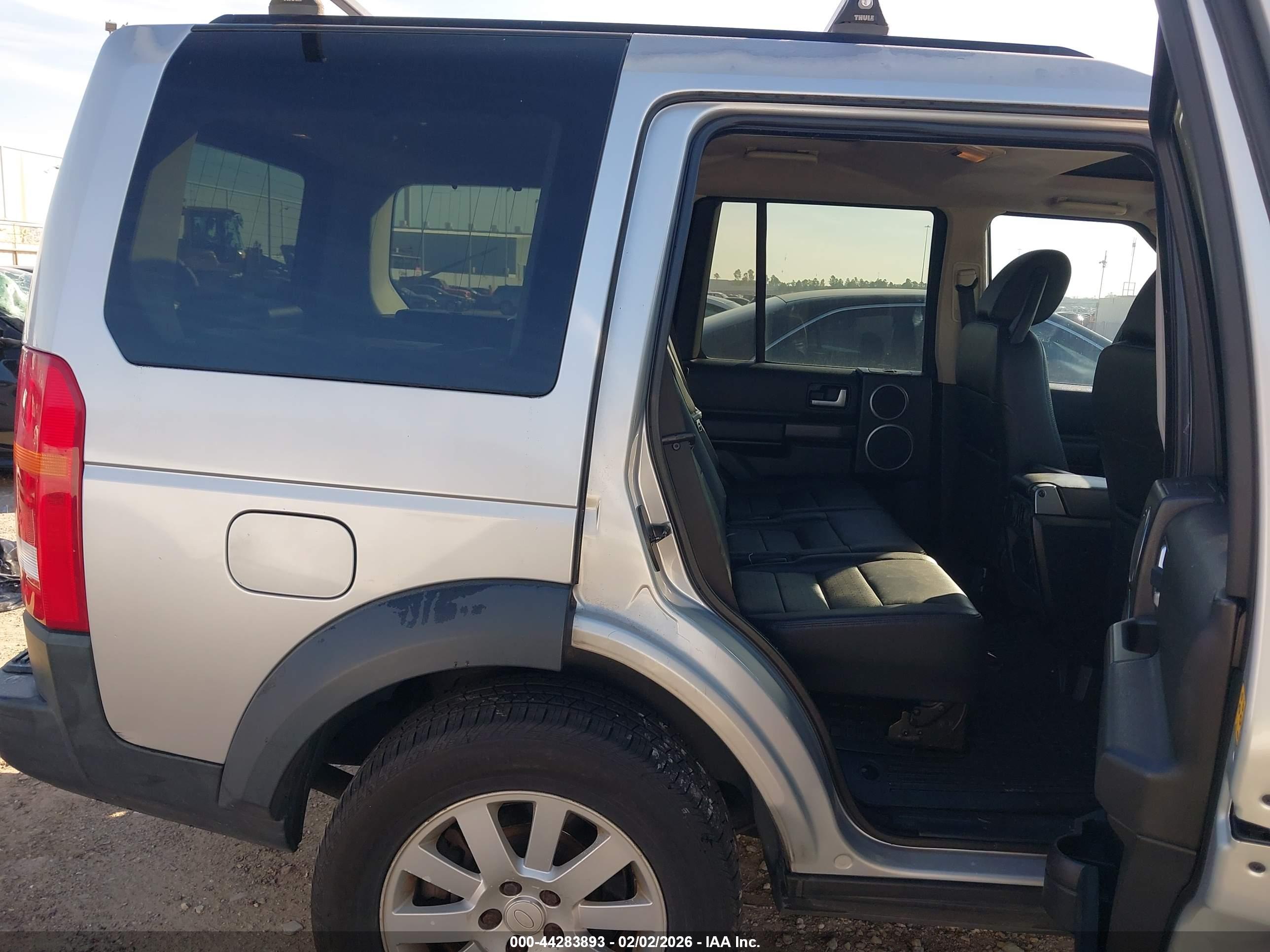 LAND ROVER image 8