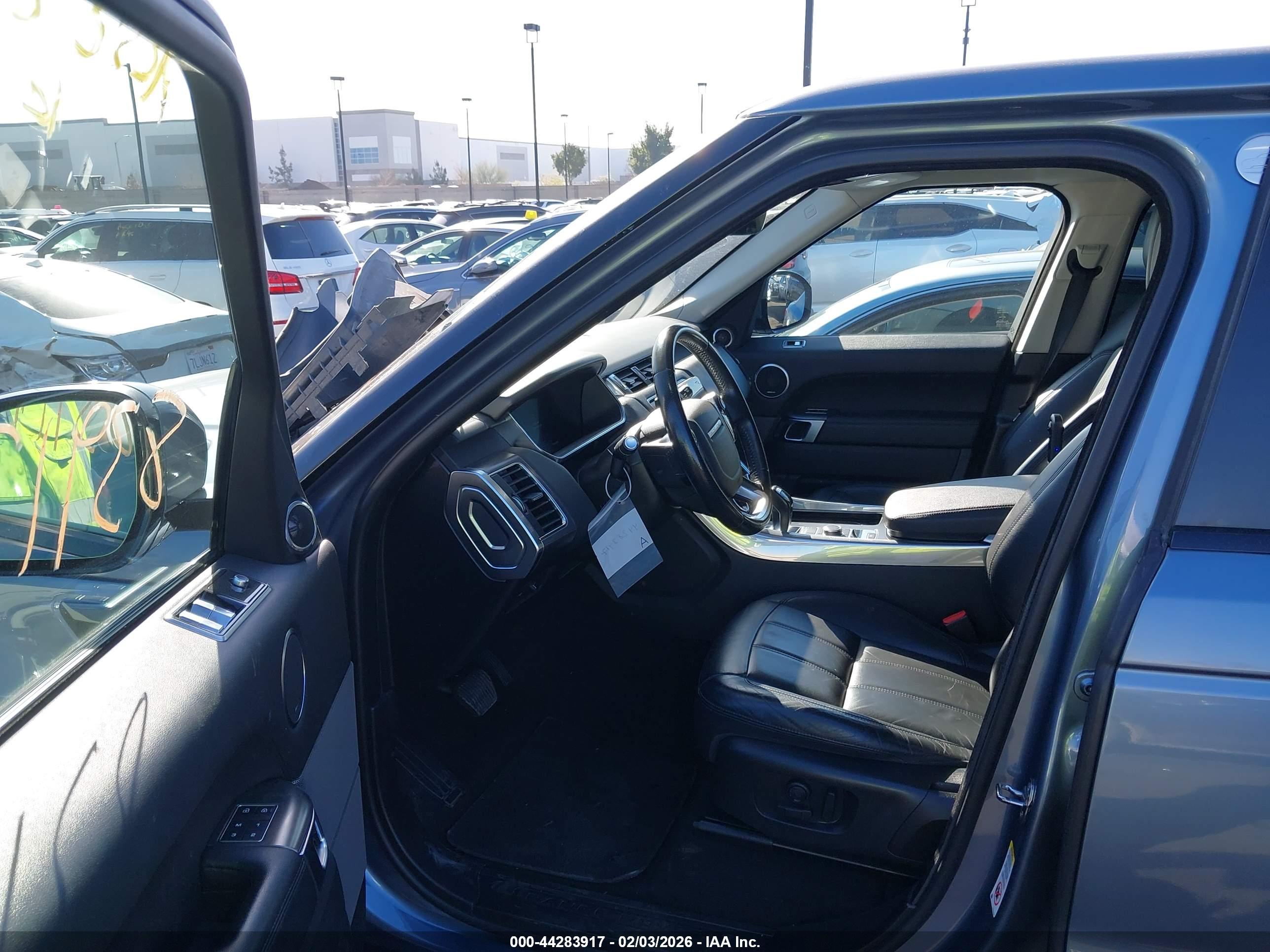 LAND ROVER image 5