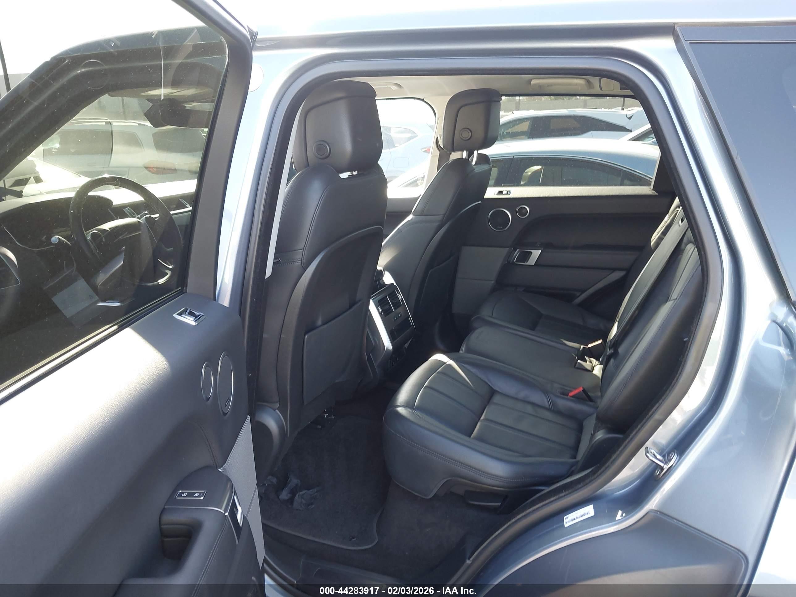 LAND ROVER image 8