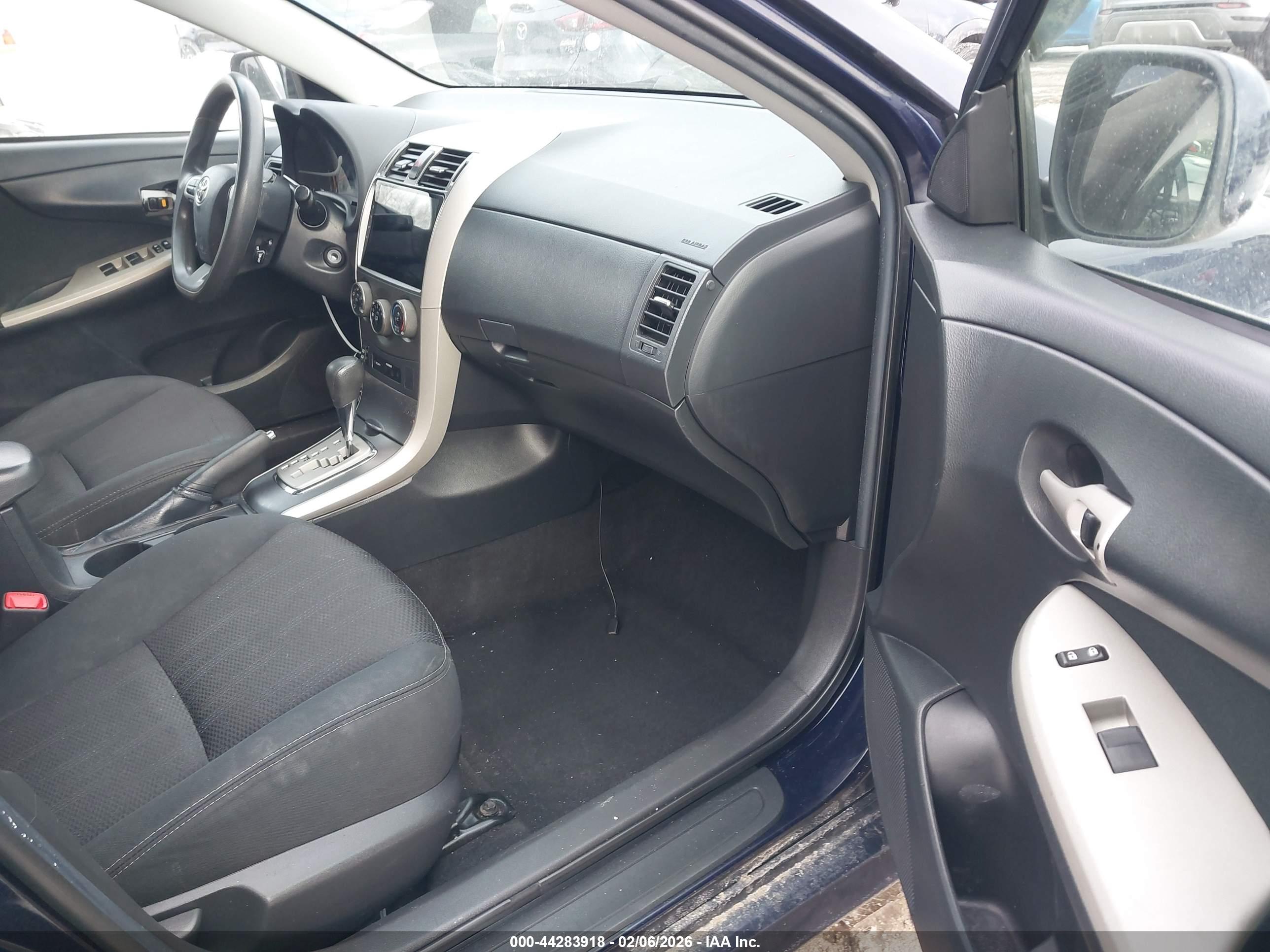 TOYOTA COROLLA image 5