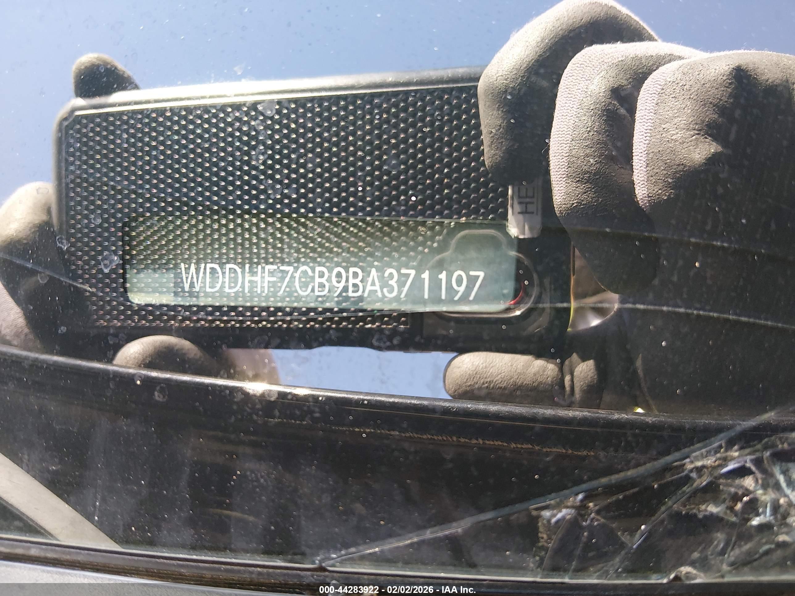 MERCEDES-BENZ E image 9