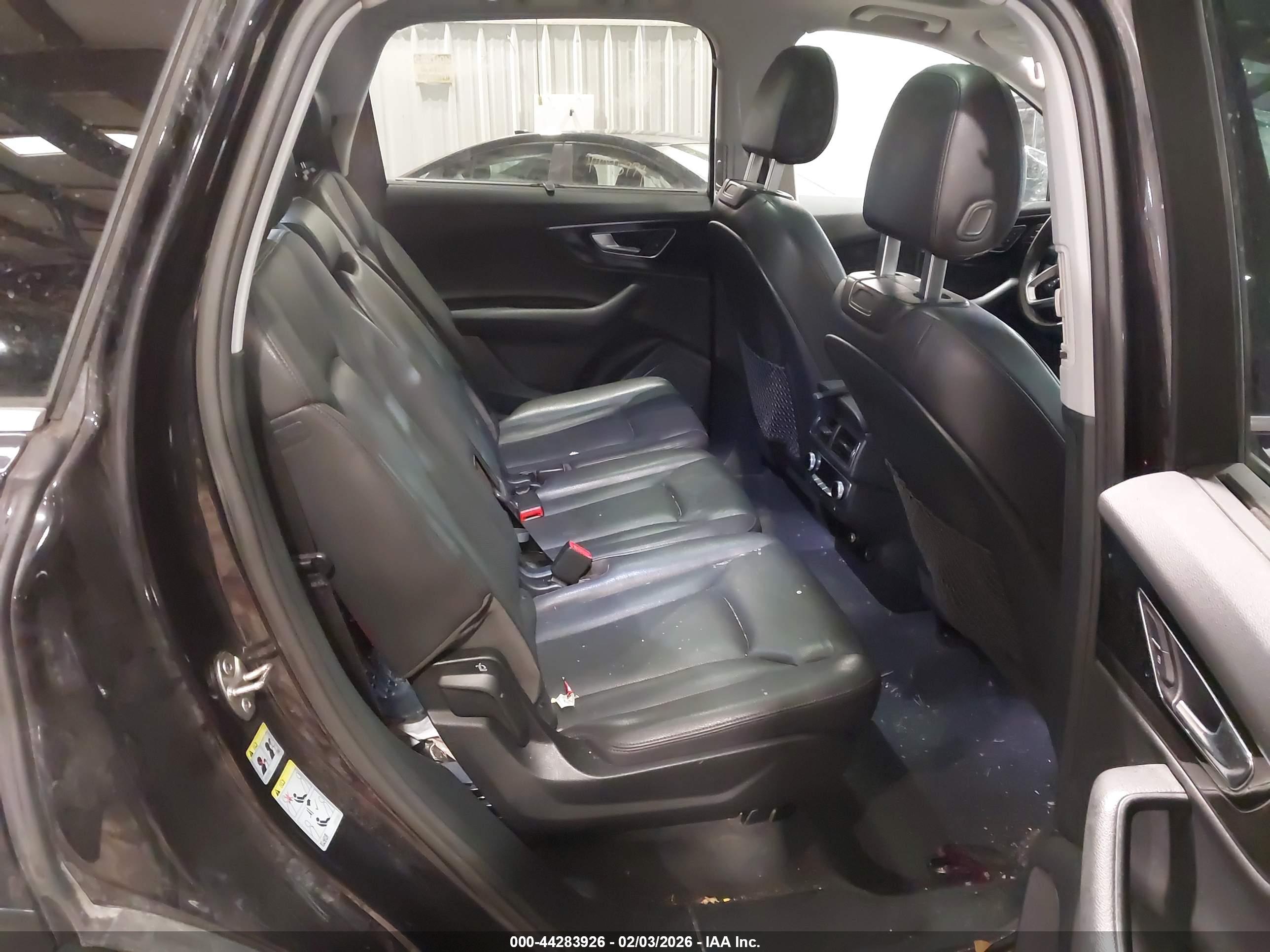 AUDI Q7 image 8