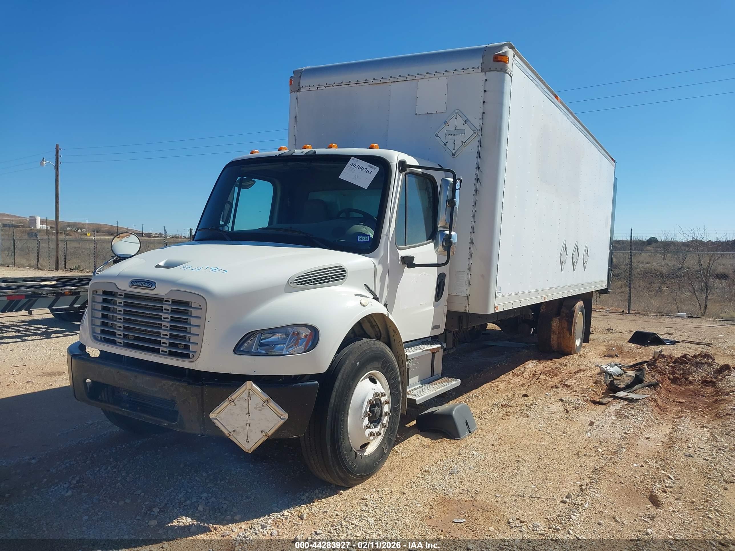 FREIGHTLINER M2 image 2