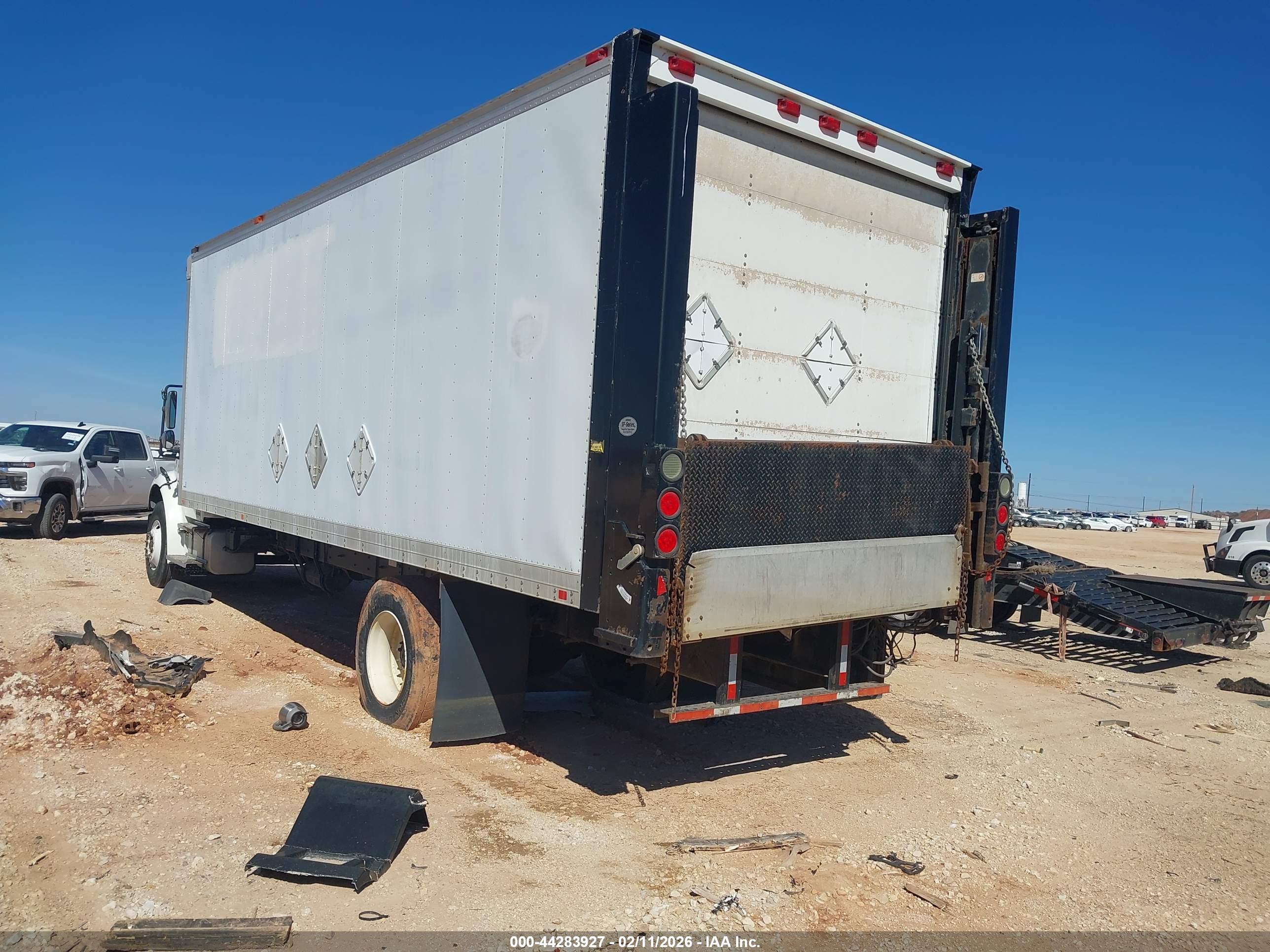 FREIGHTLINER M2 image 3