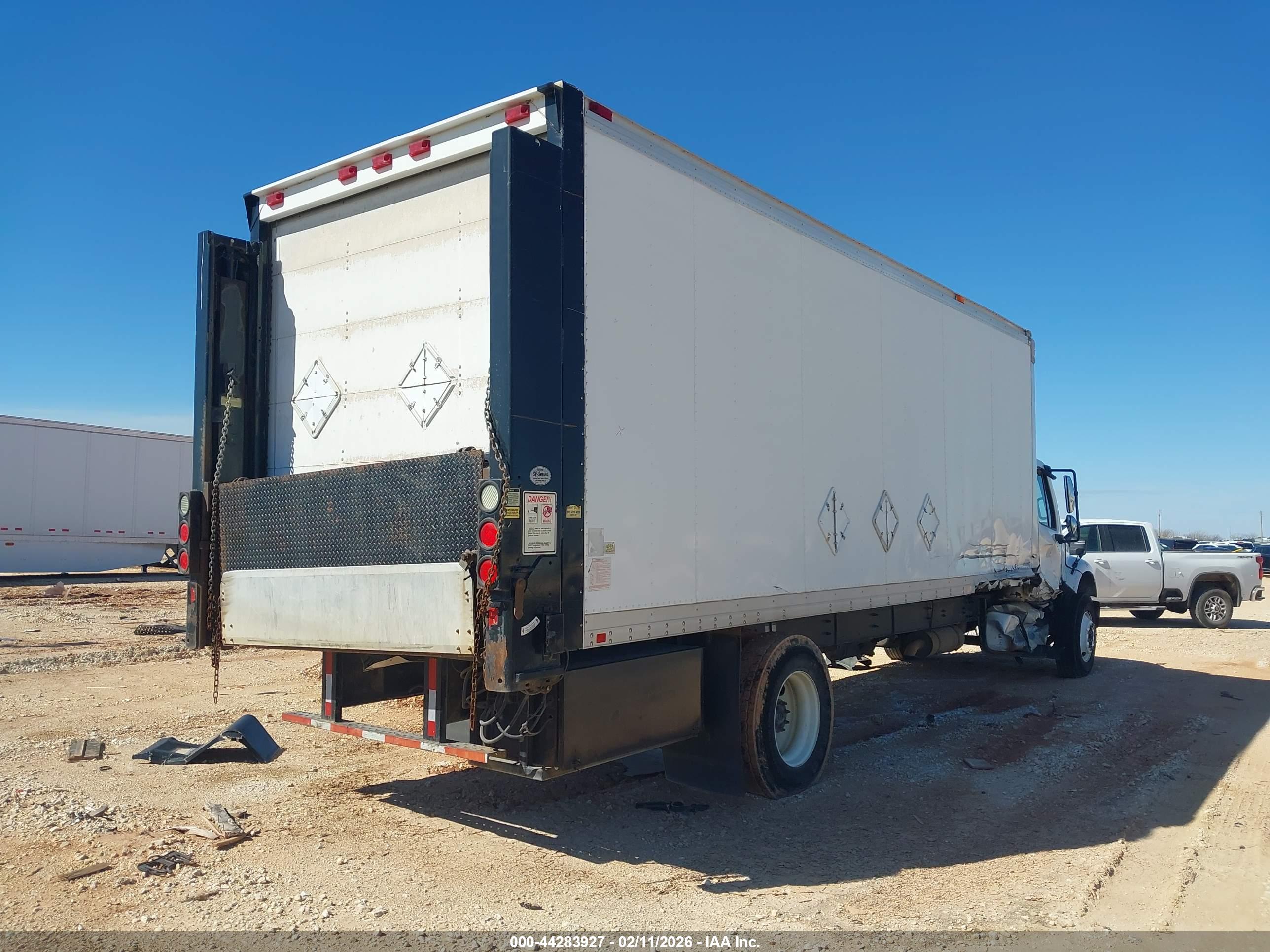 FREIGHTLINER M2 image 4
