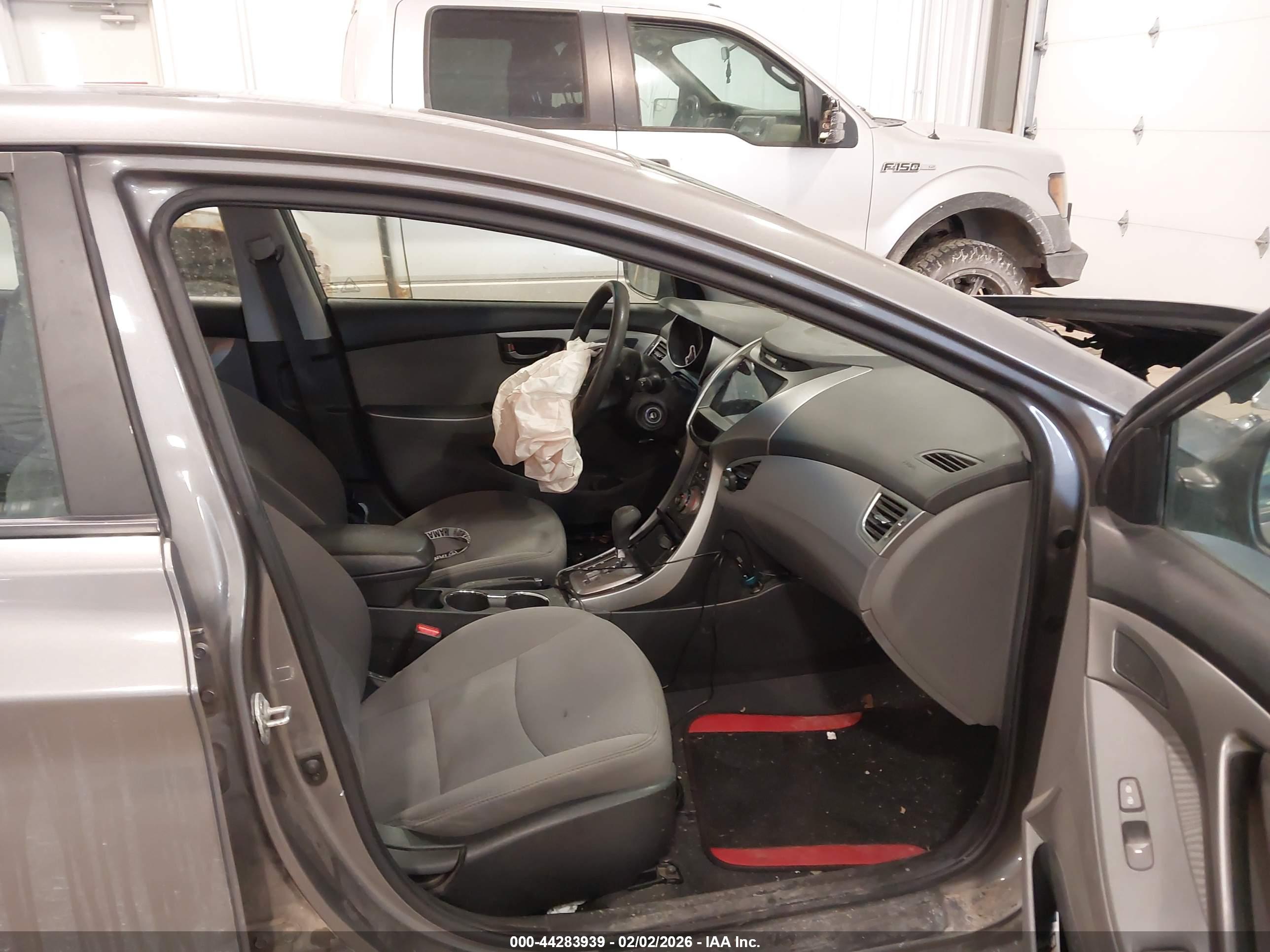 HYUNDAI ELANTRA image 5