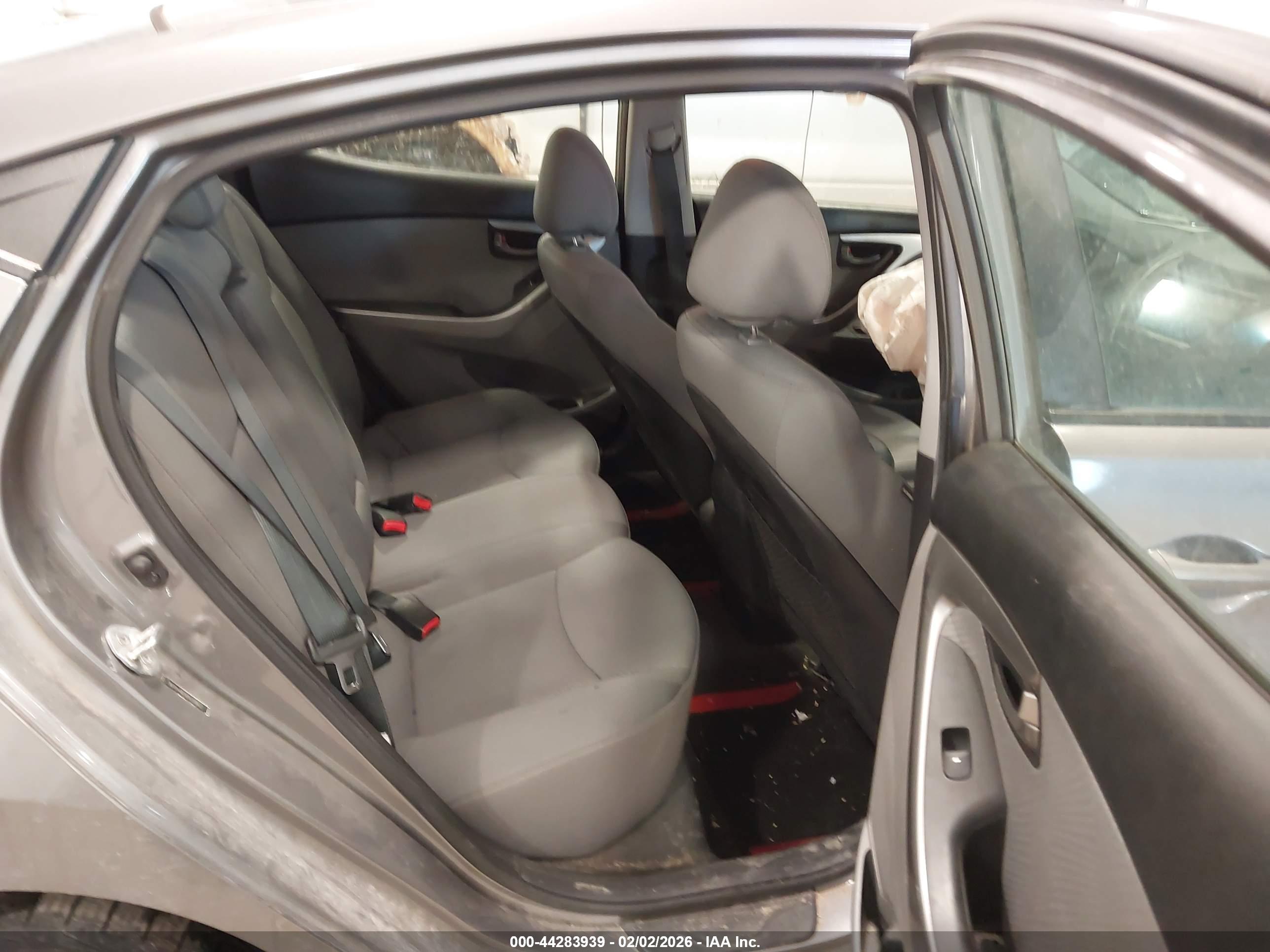HYUNDAI ELANTRA image 8