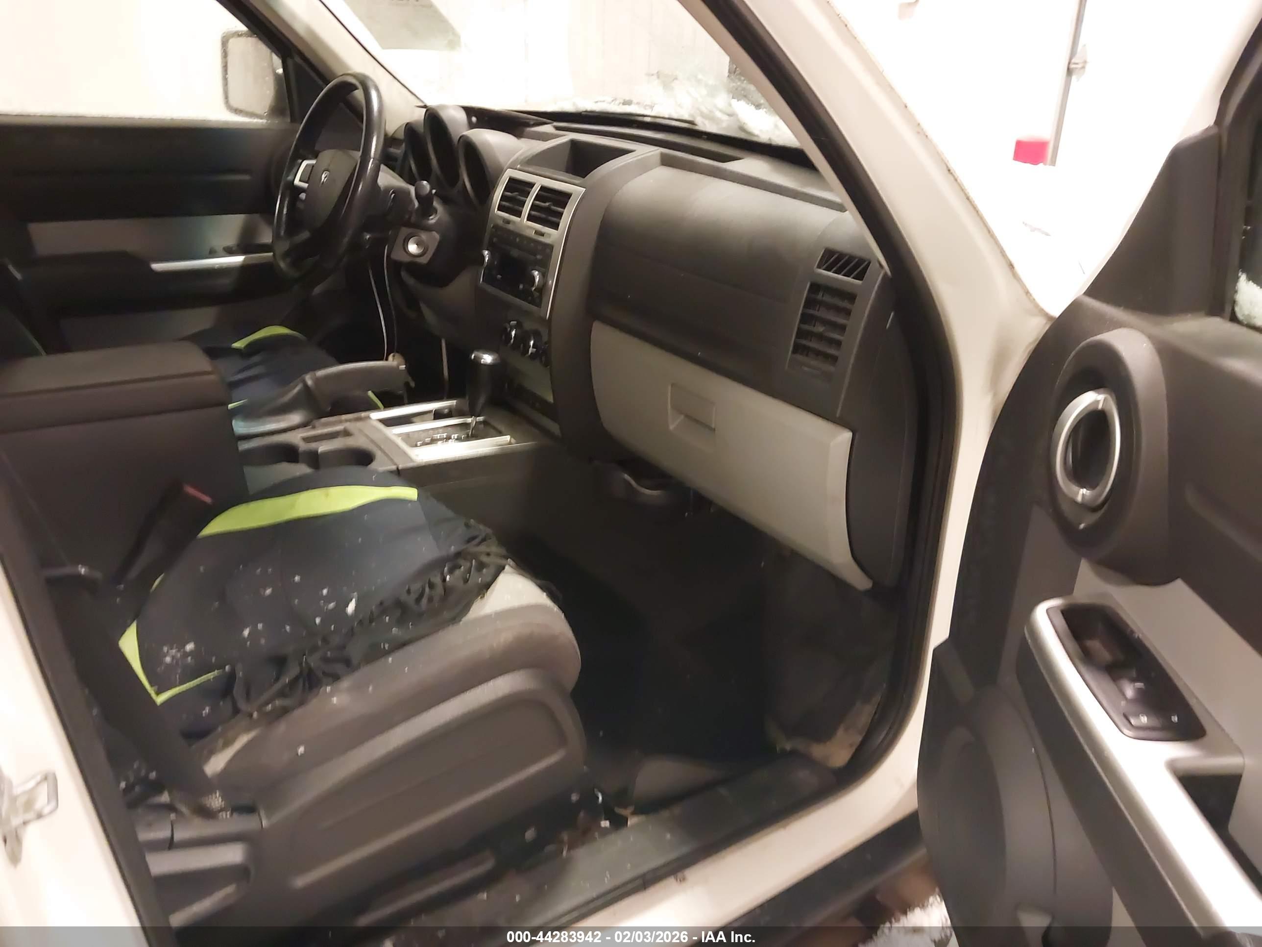 DODGE NITRO image 5