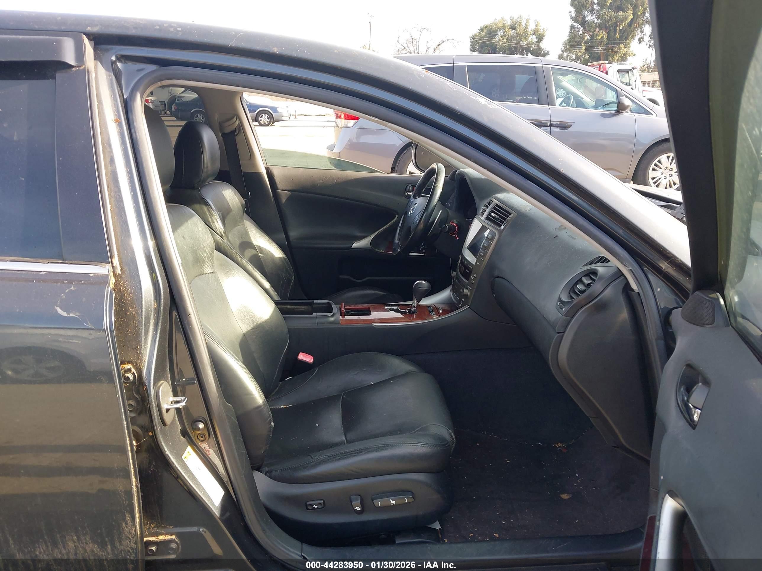 LEXUS IS image 5