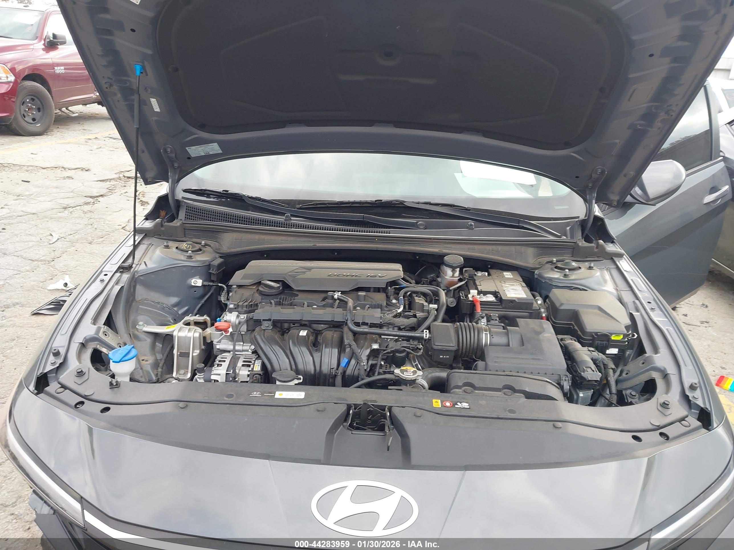 HYUNDAI ELANTRA image 10