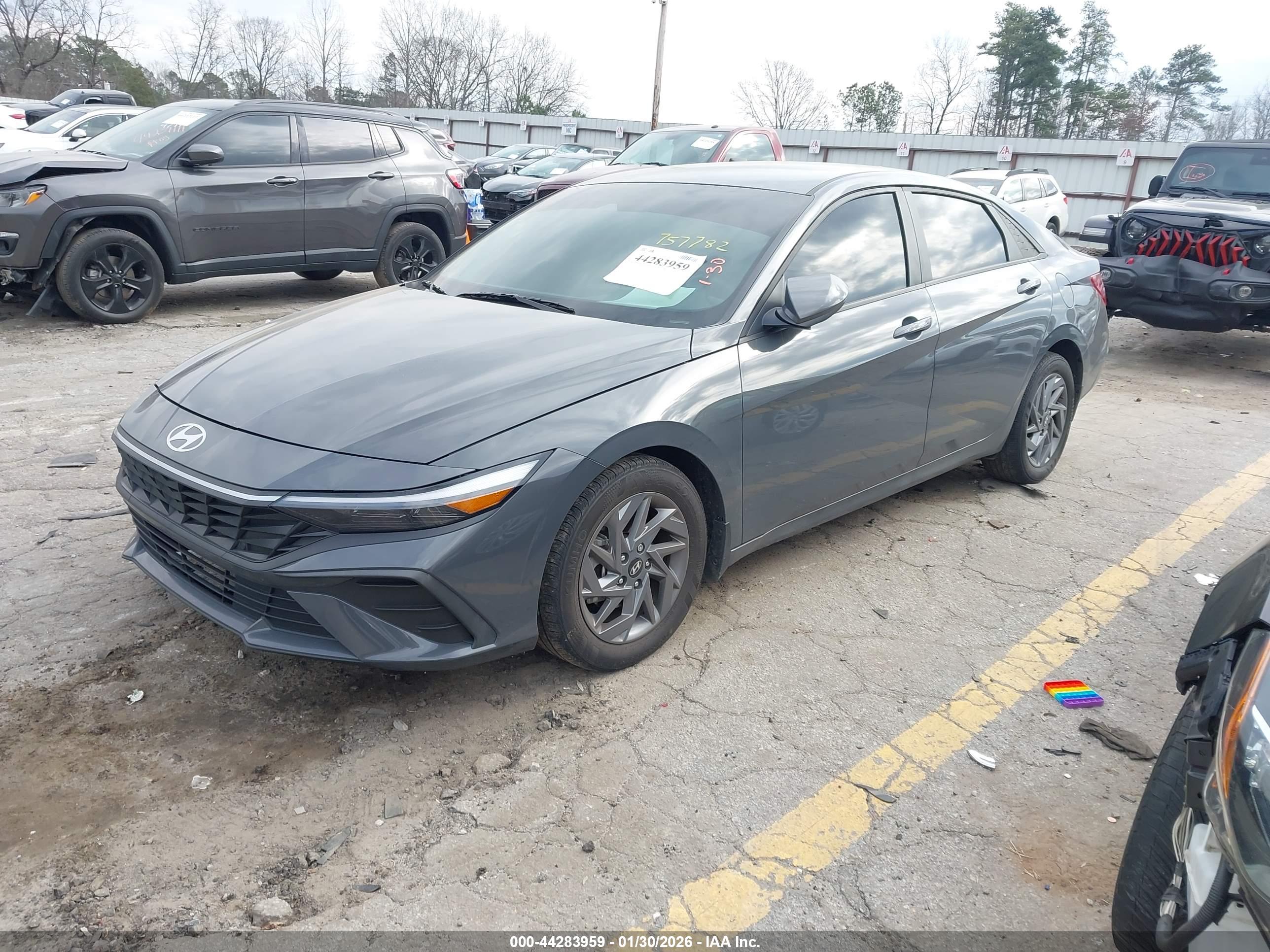HYUNDAI ELANTRA image 2