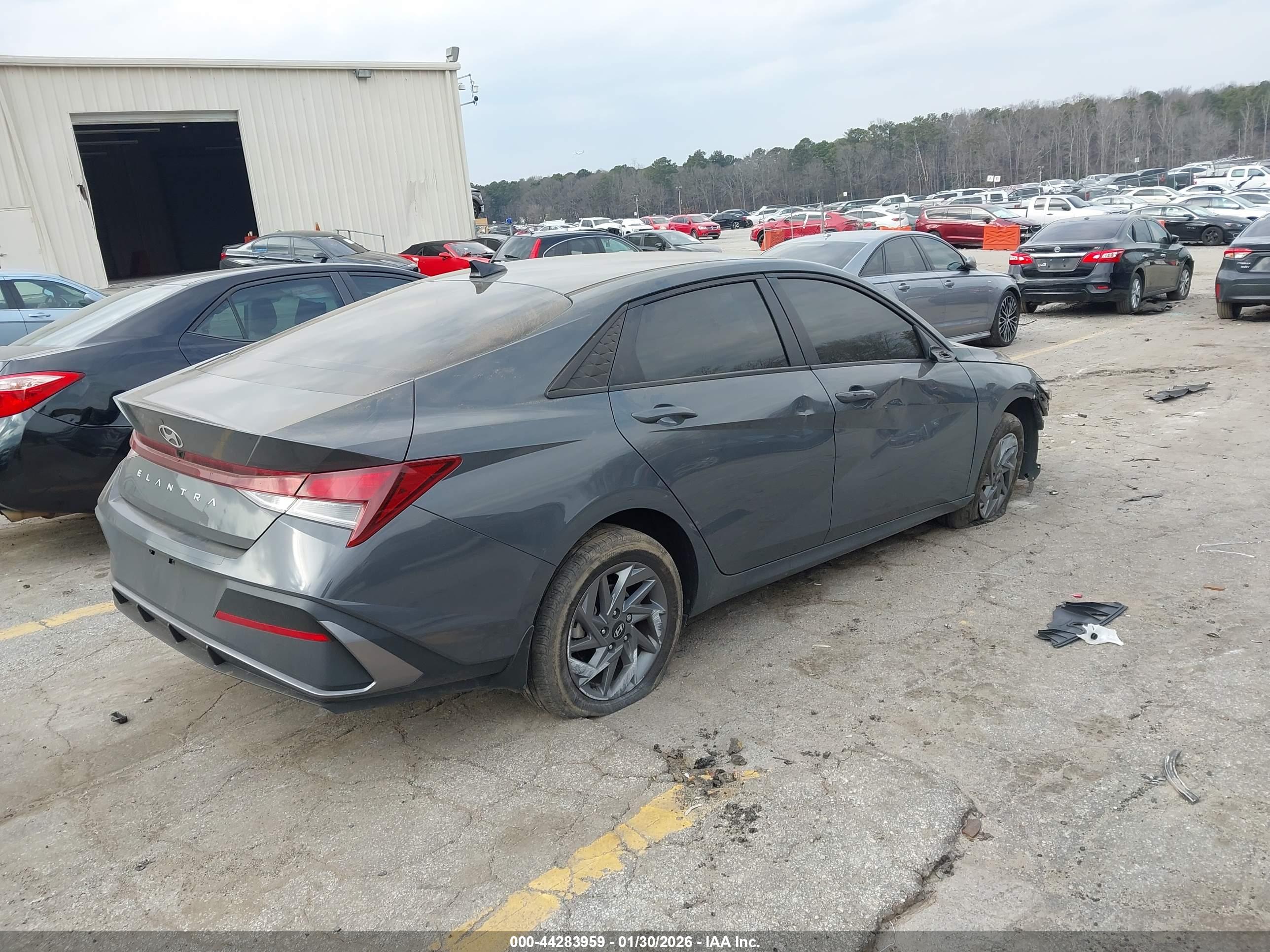 HYUNDAI ELANTRA image 4