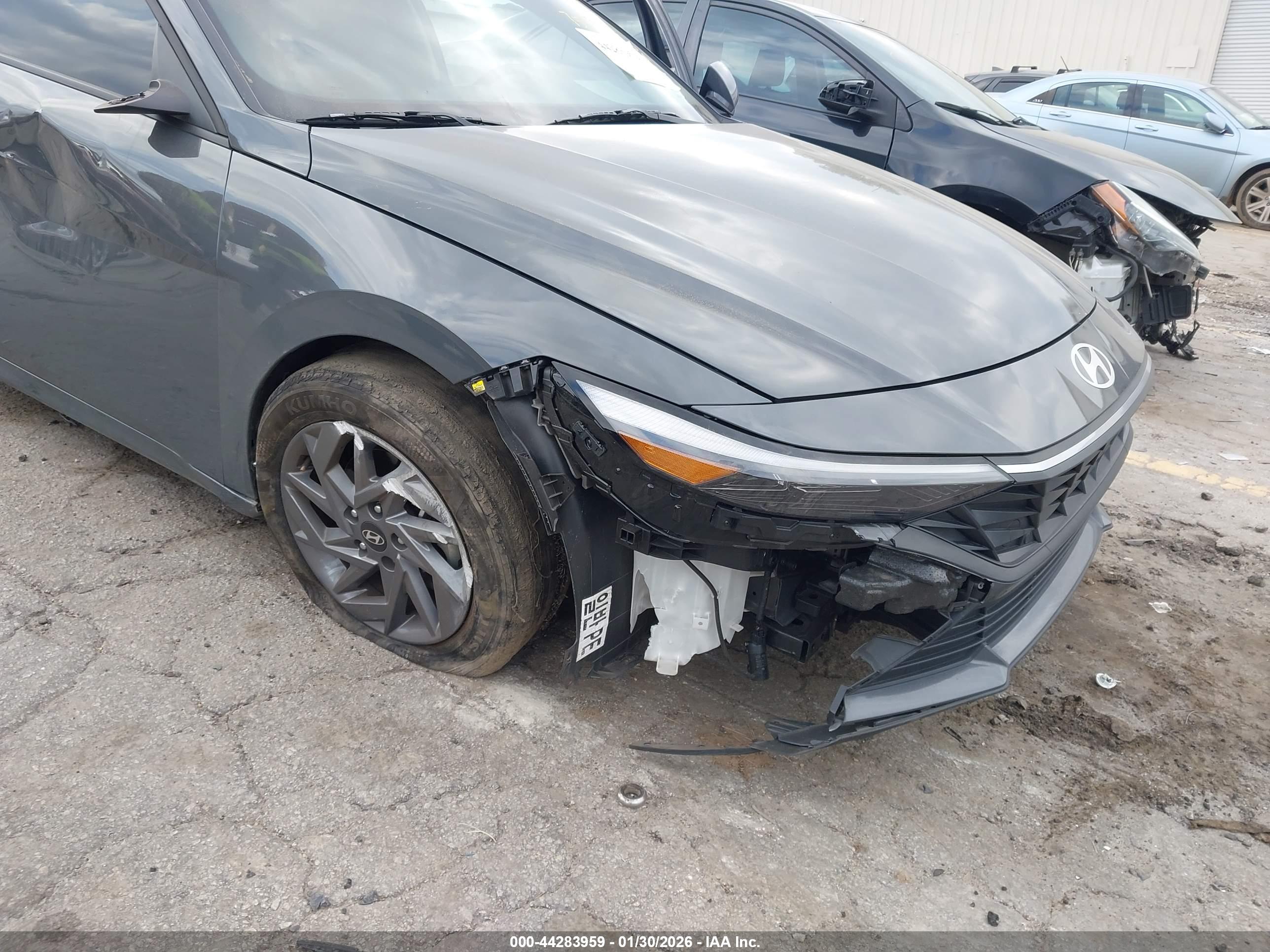 HYUNDAI ELANTRA image 6