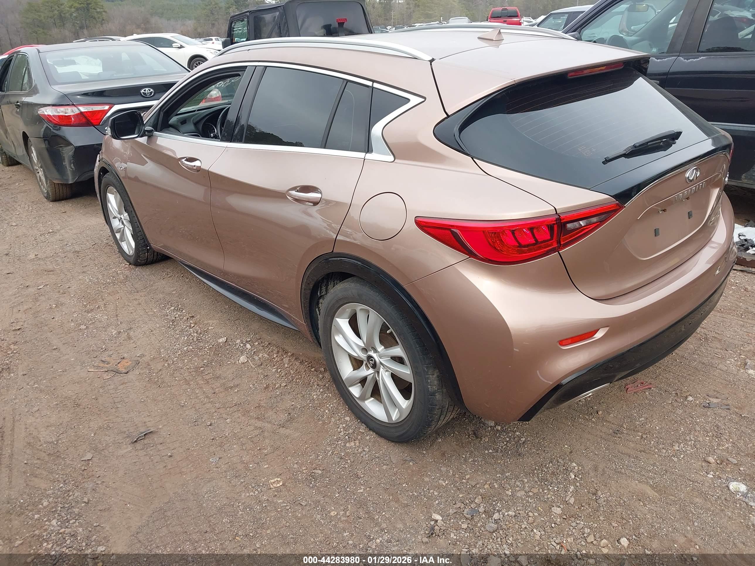 INFINITI QX30 image 3