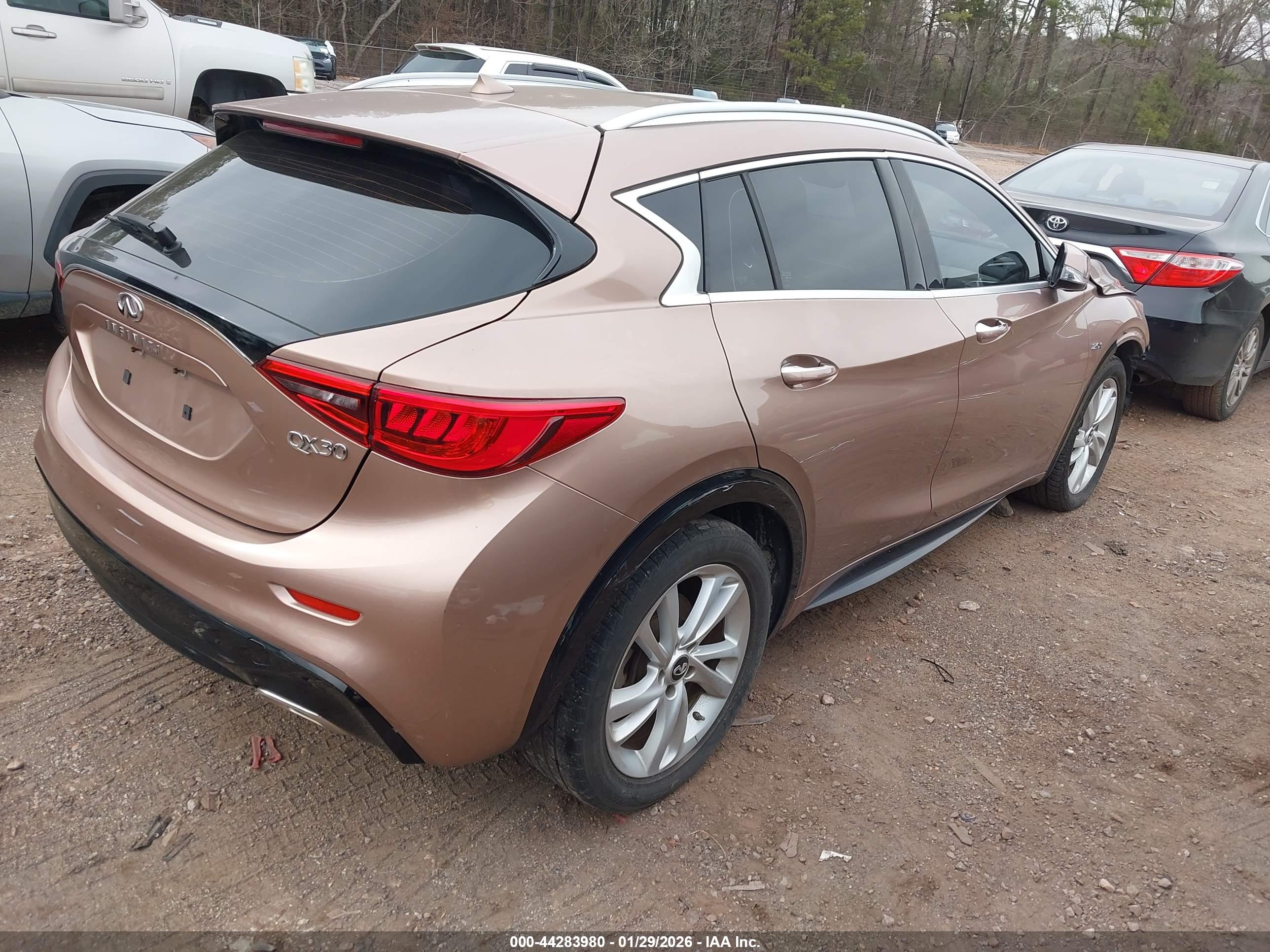 INFINITI QX30 image 4