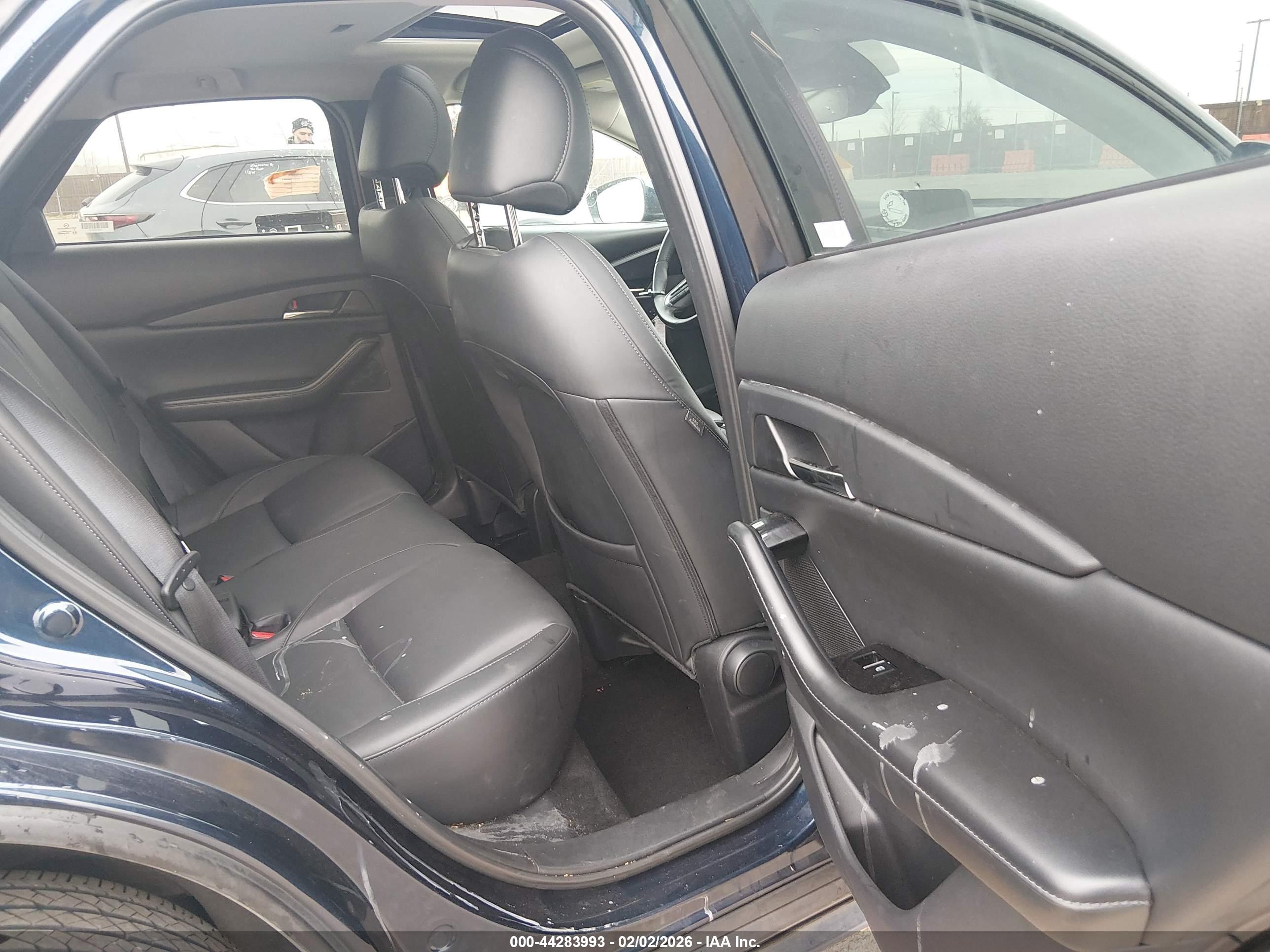 MAZDA CX-30 image 8