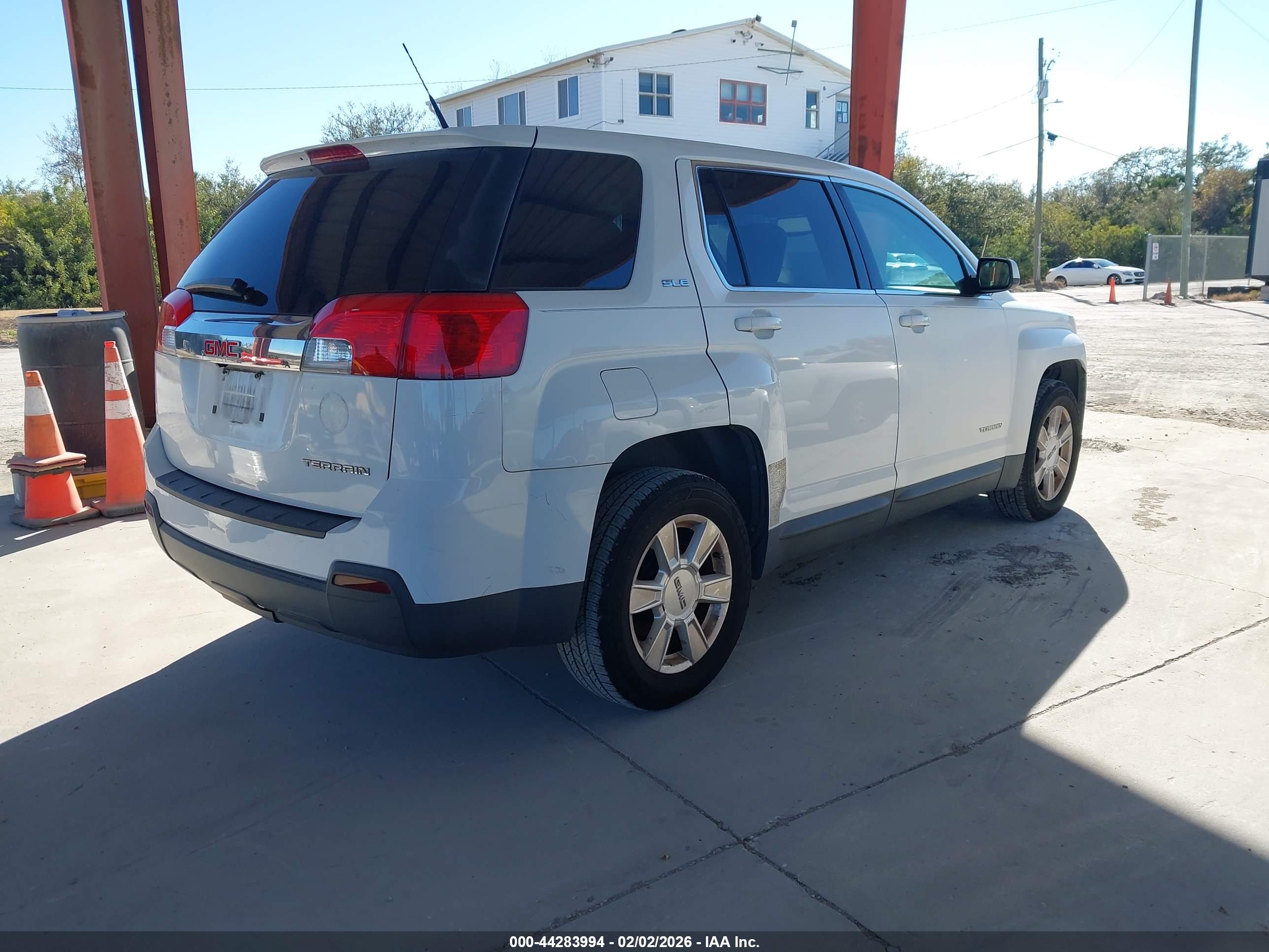 GMC TERRAIN image 4