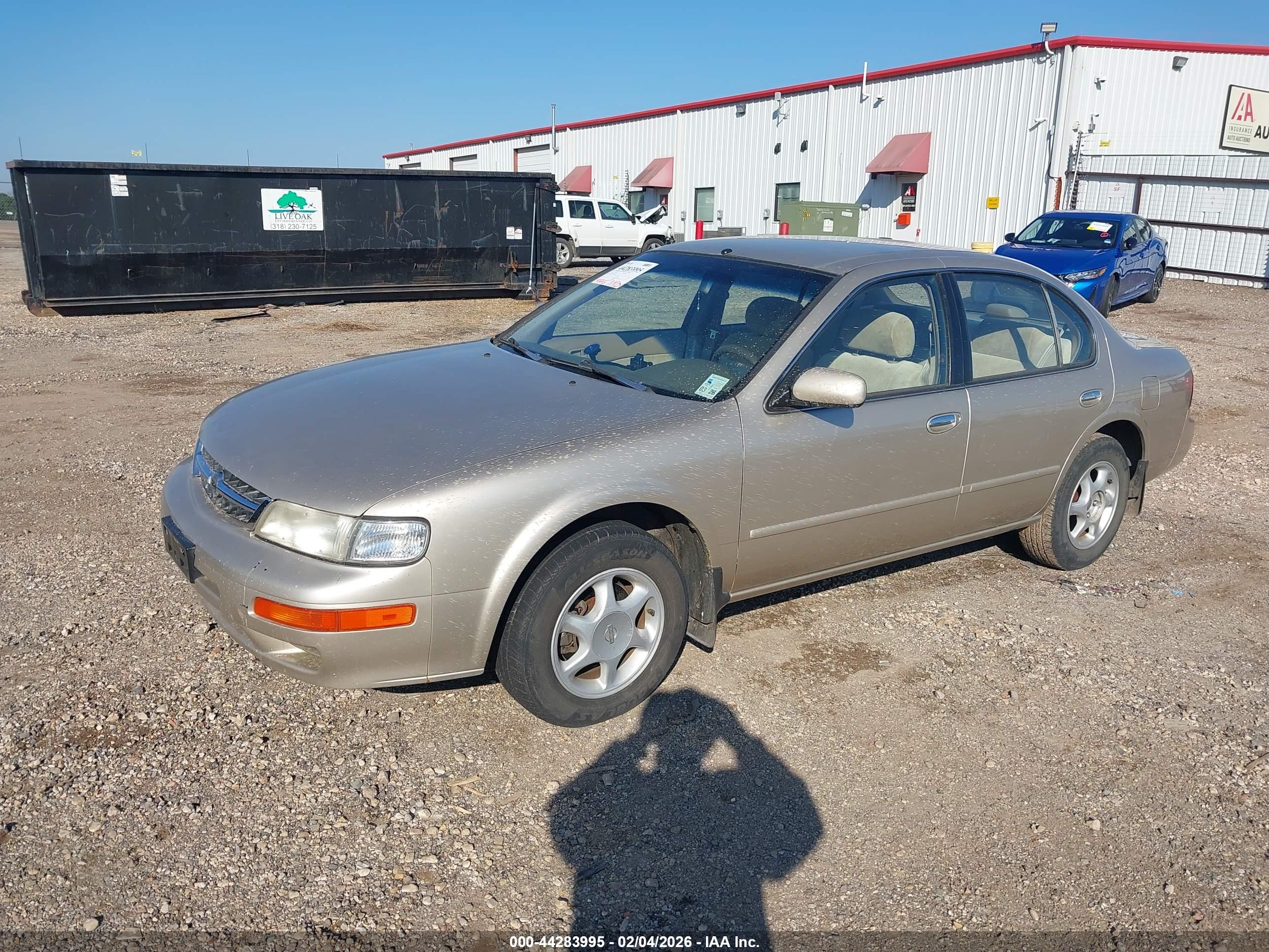 NISSAN MAXIMA image 2