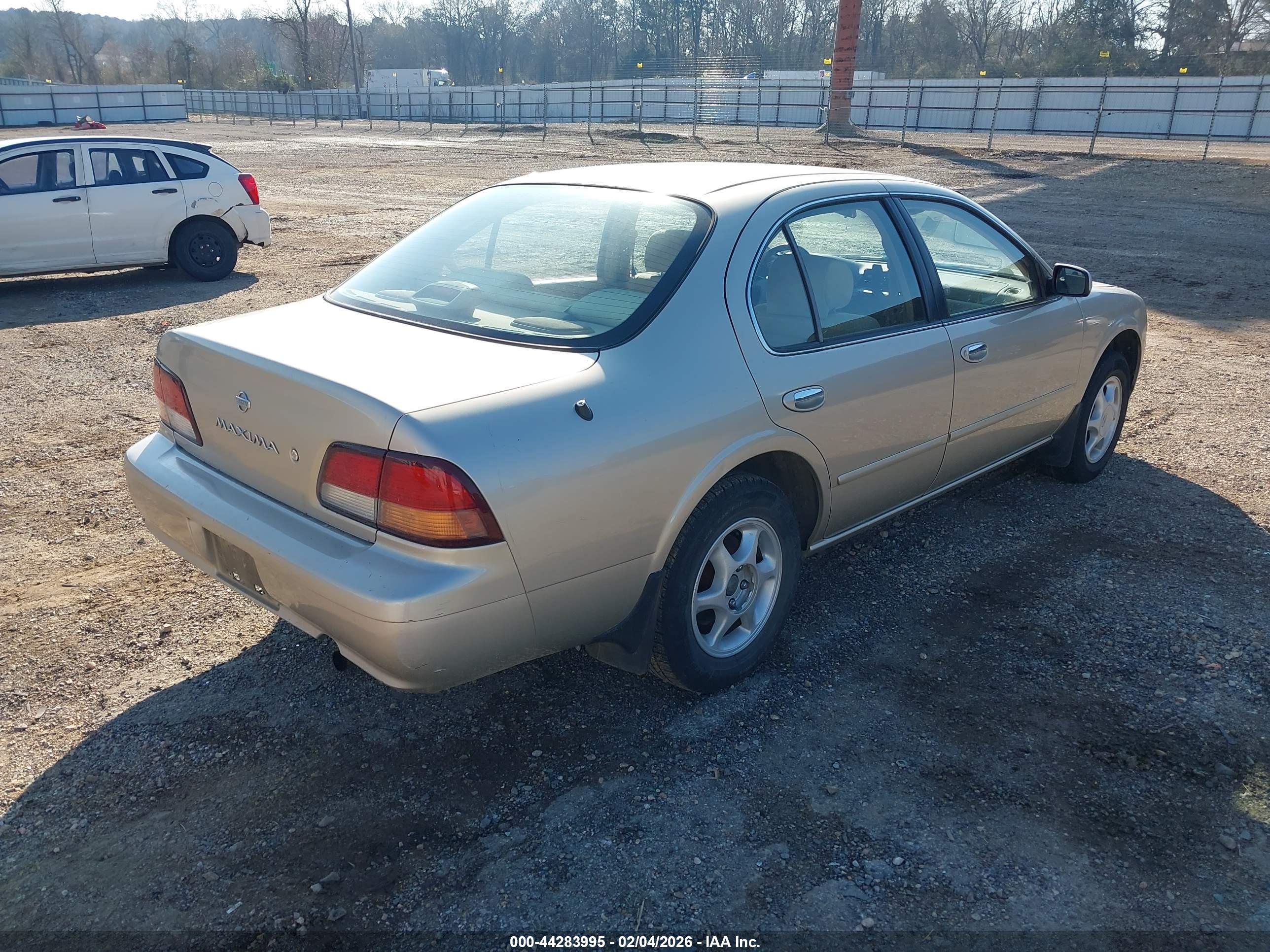 NISSAN MAXIMA image 4