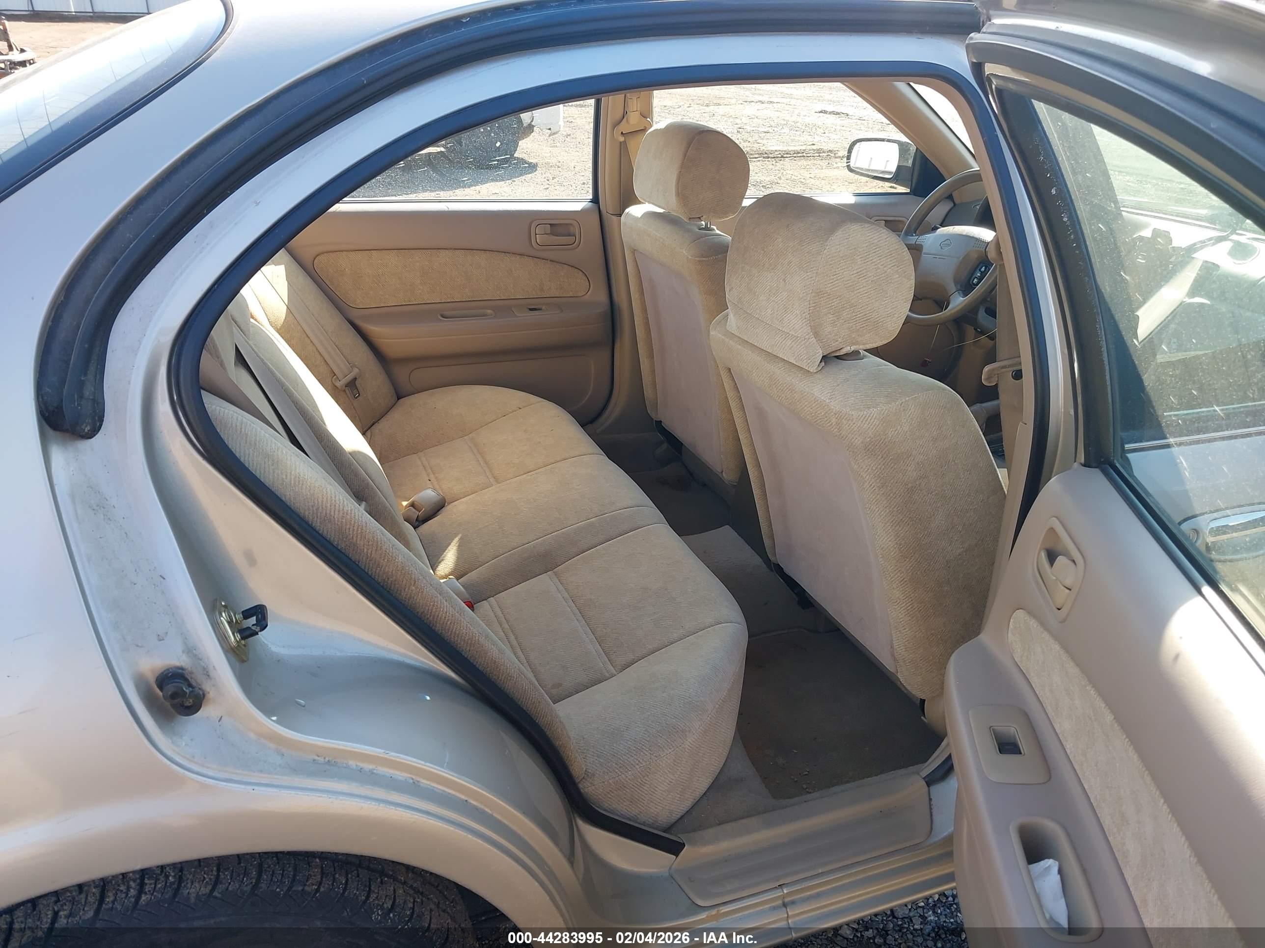 NISSAN MAXIMA image 8