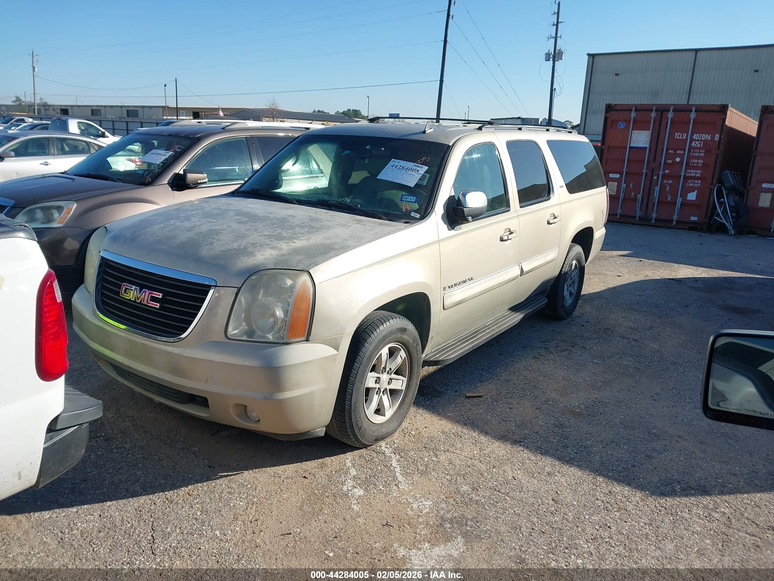 GMC YUKON image 2