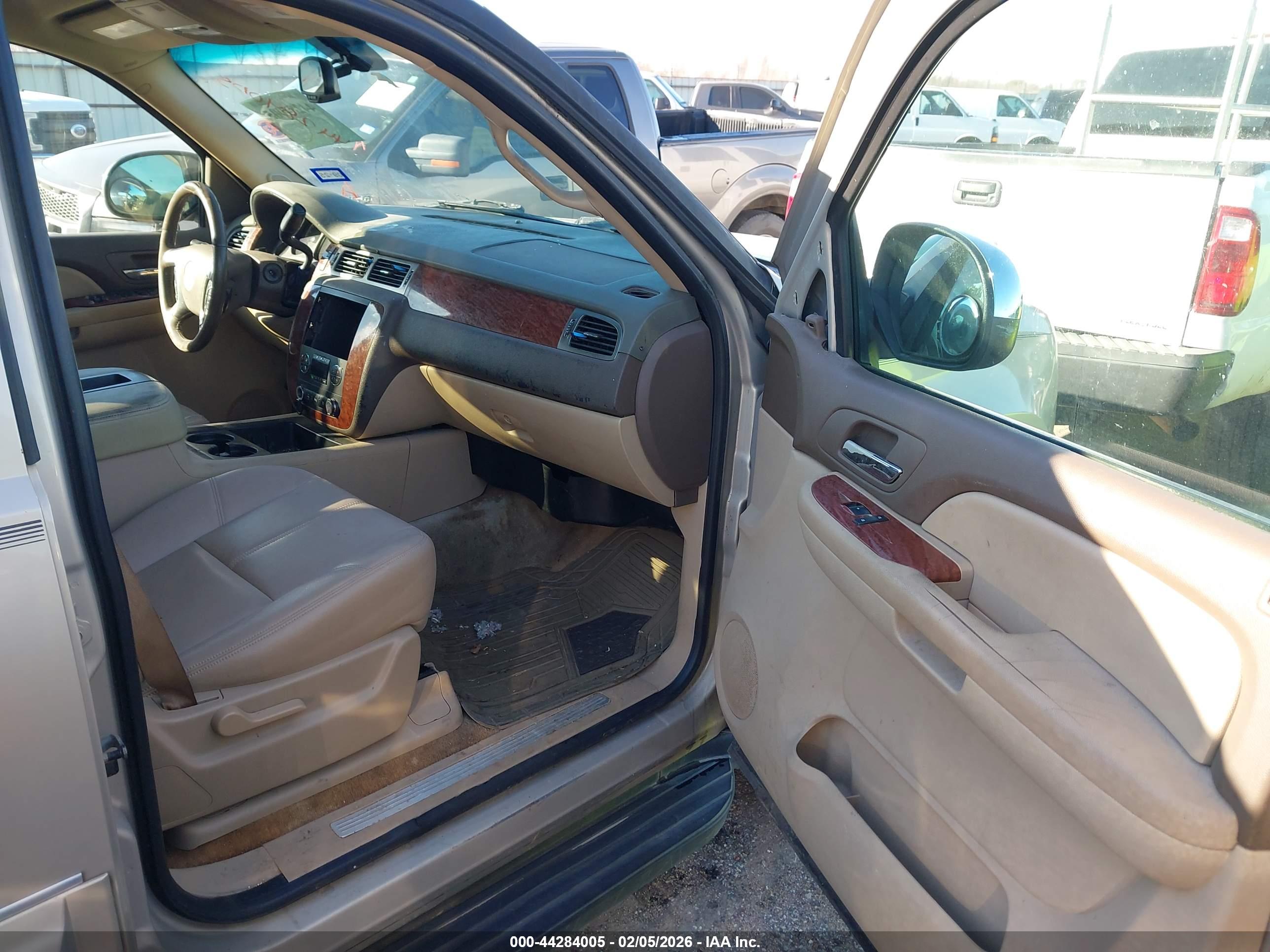 GMC YUKON image 5