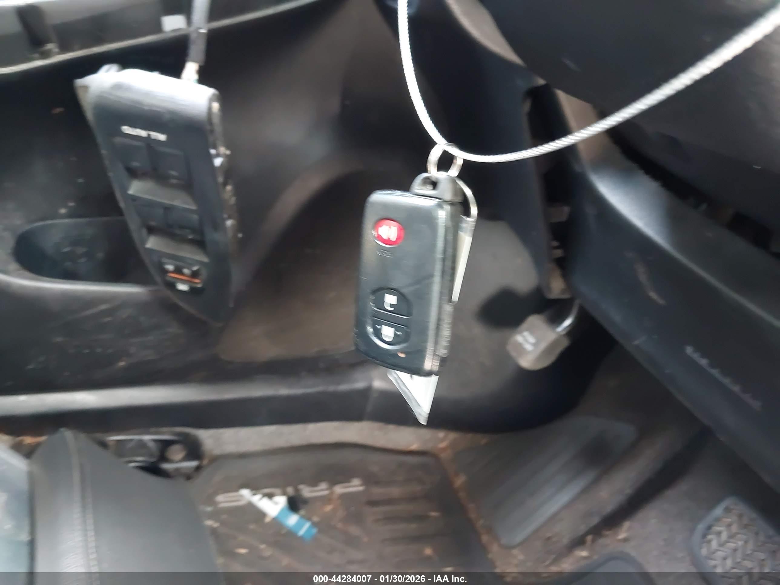 TOYOTA PRIUS image 11
