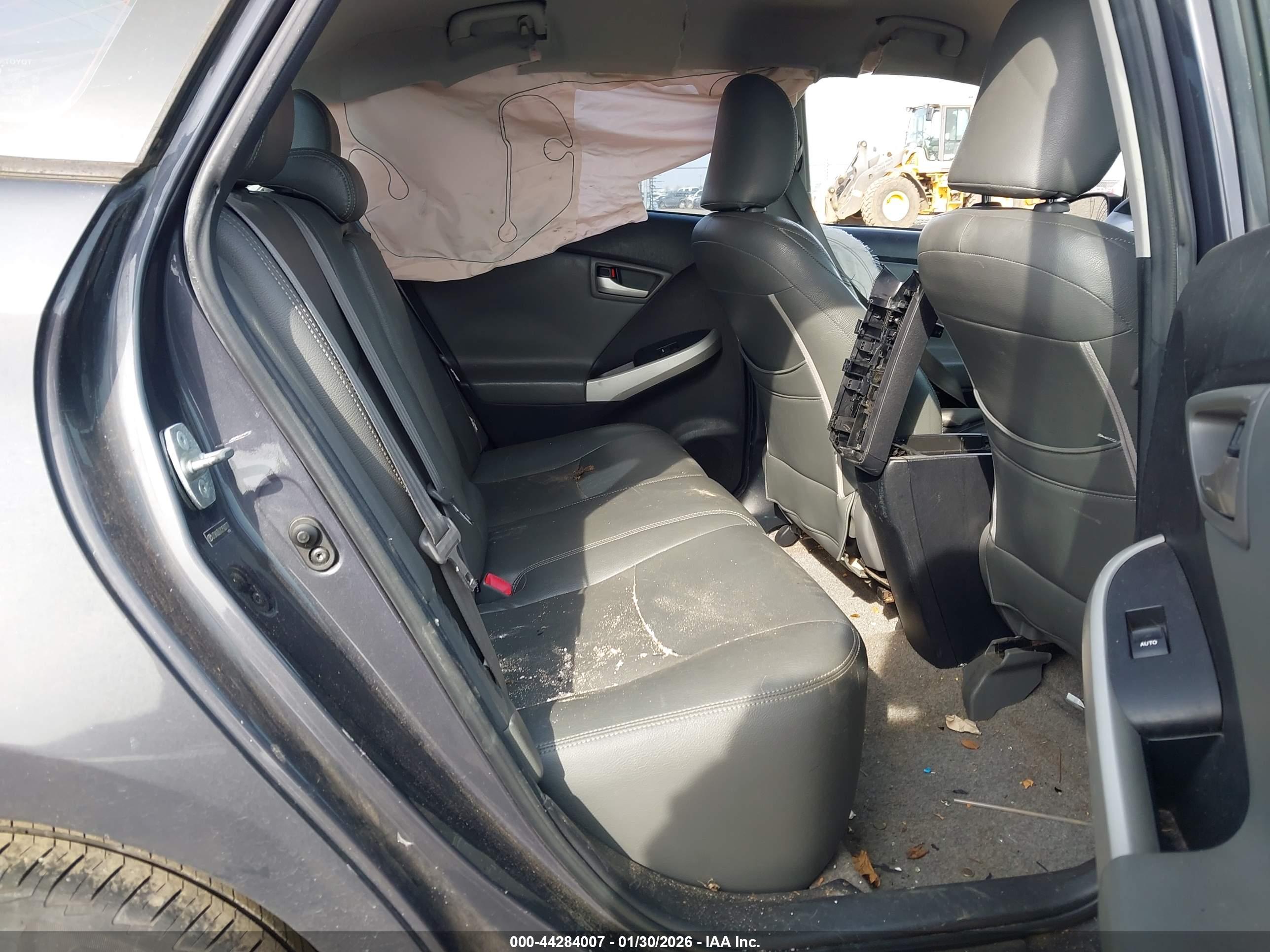 TOYOTA PRIUS image 8