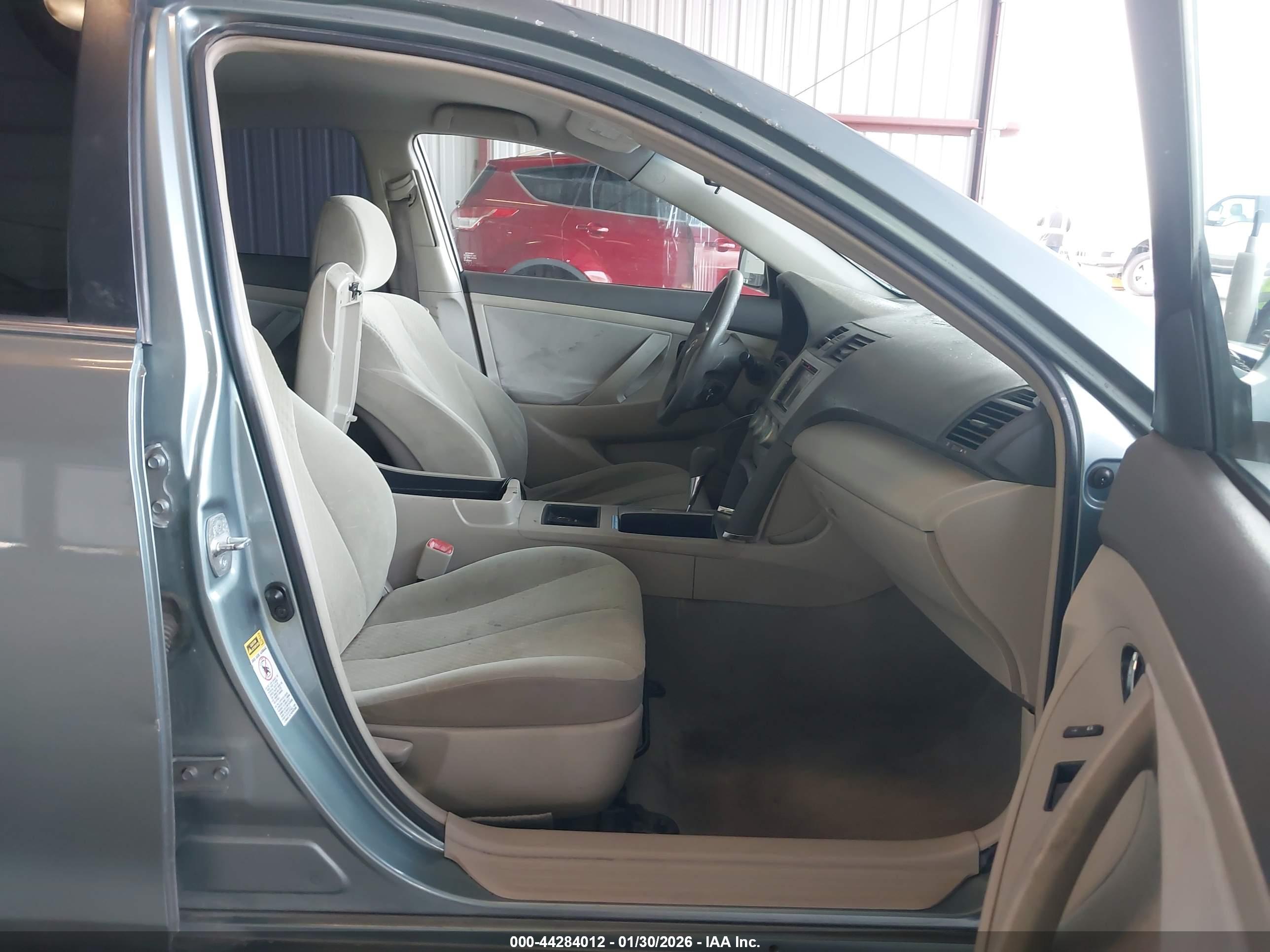 TOYOTA CAMRY image 5