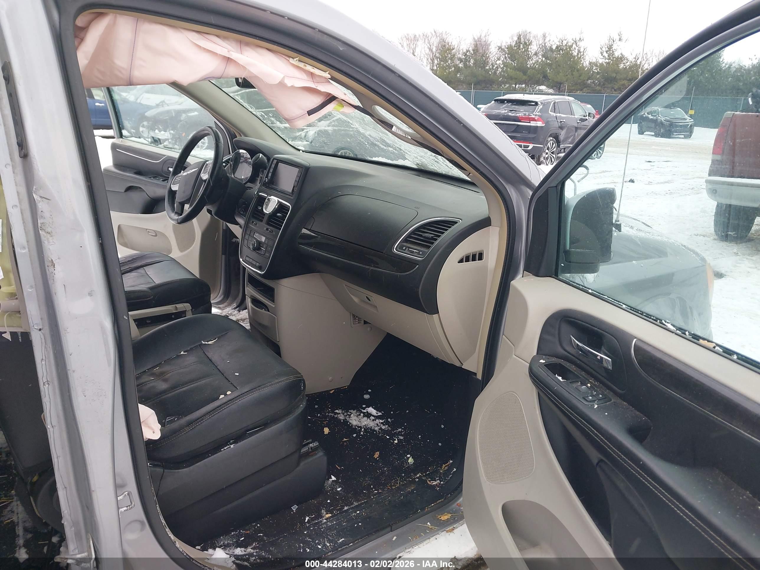 CHRYSLER TOWN image 5