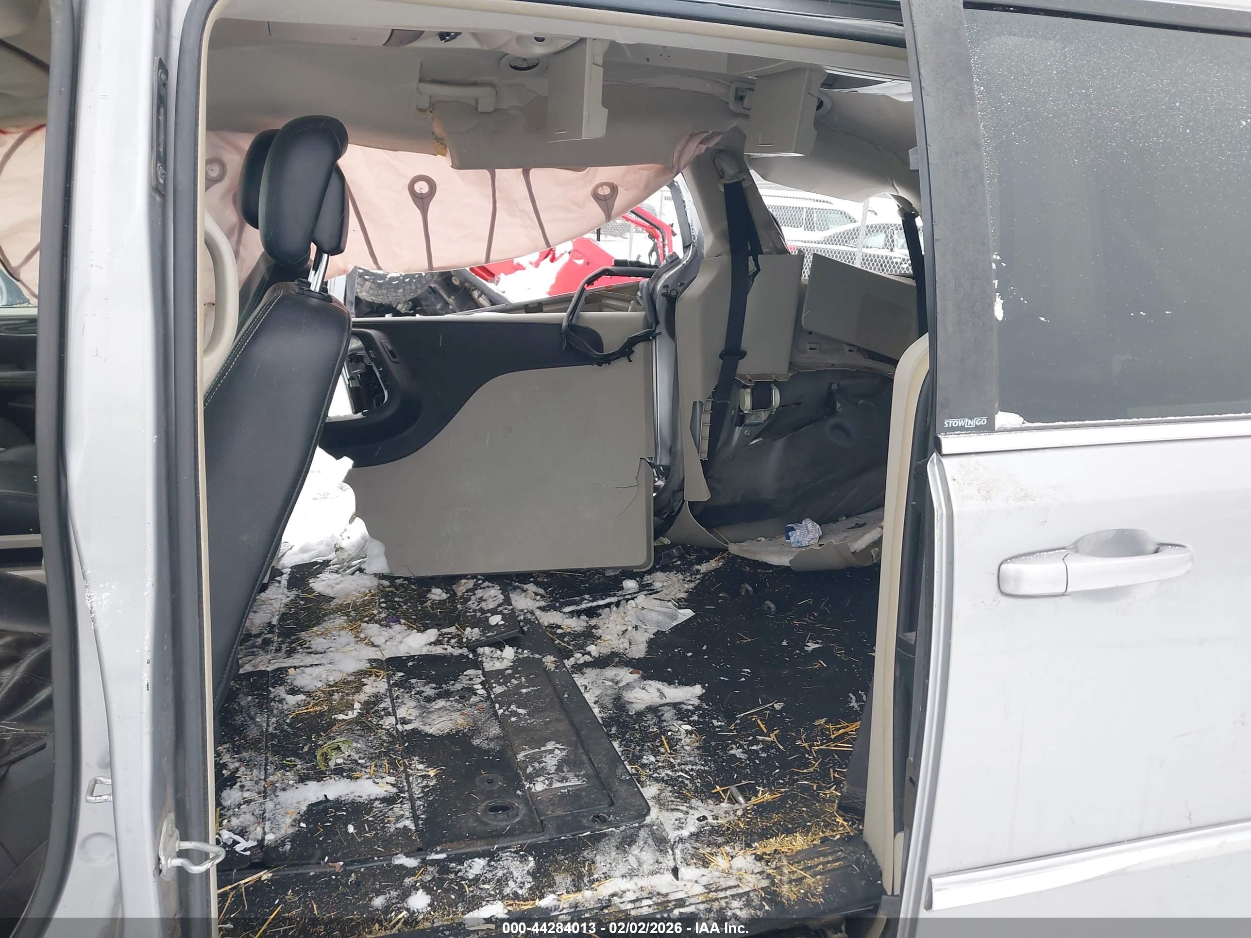 CHRYSLER TOWN image 8