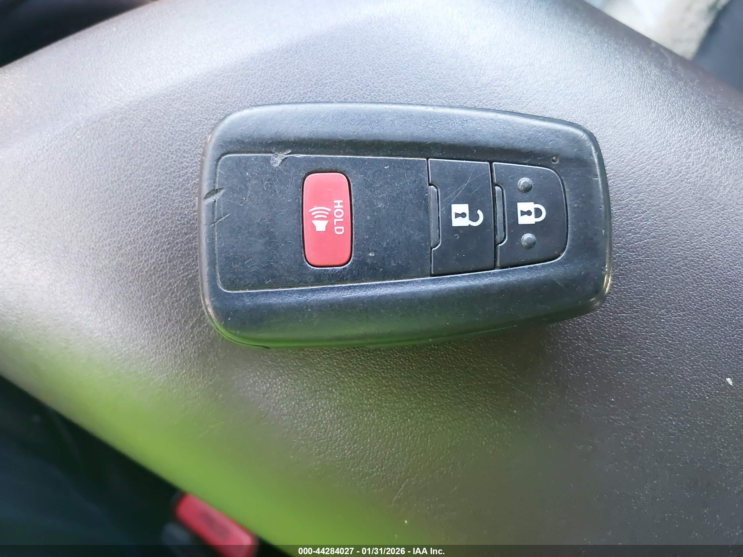 TOYOTA C-HR image 11