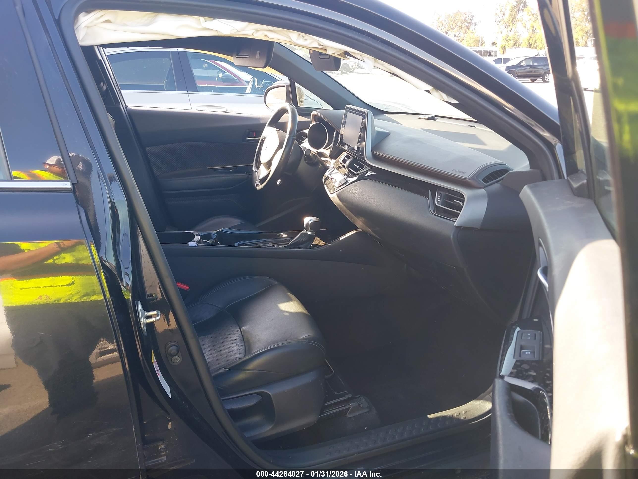 TOYOTA C-HR image 5