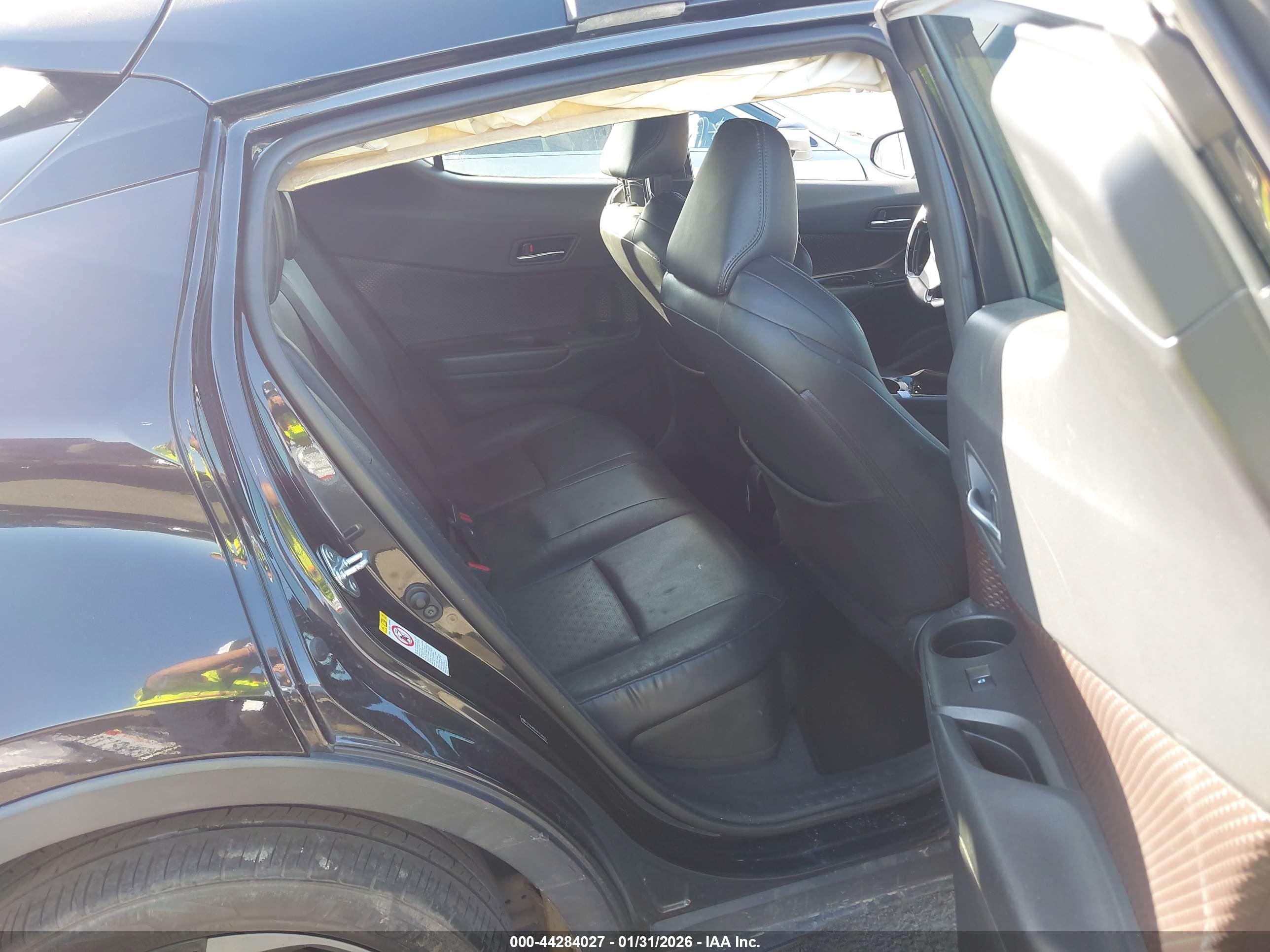 TOYOTA C-HR image 8