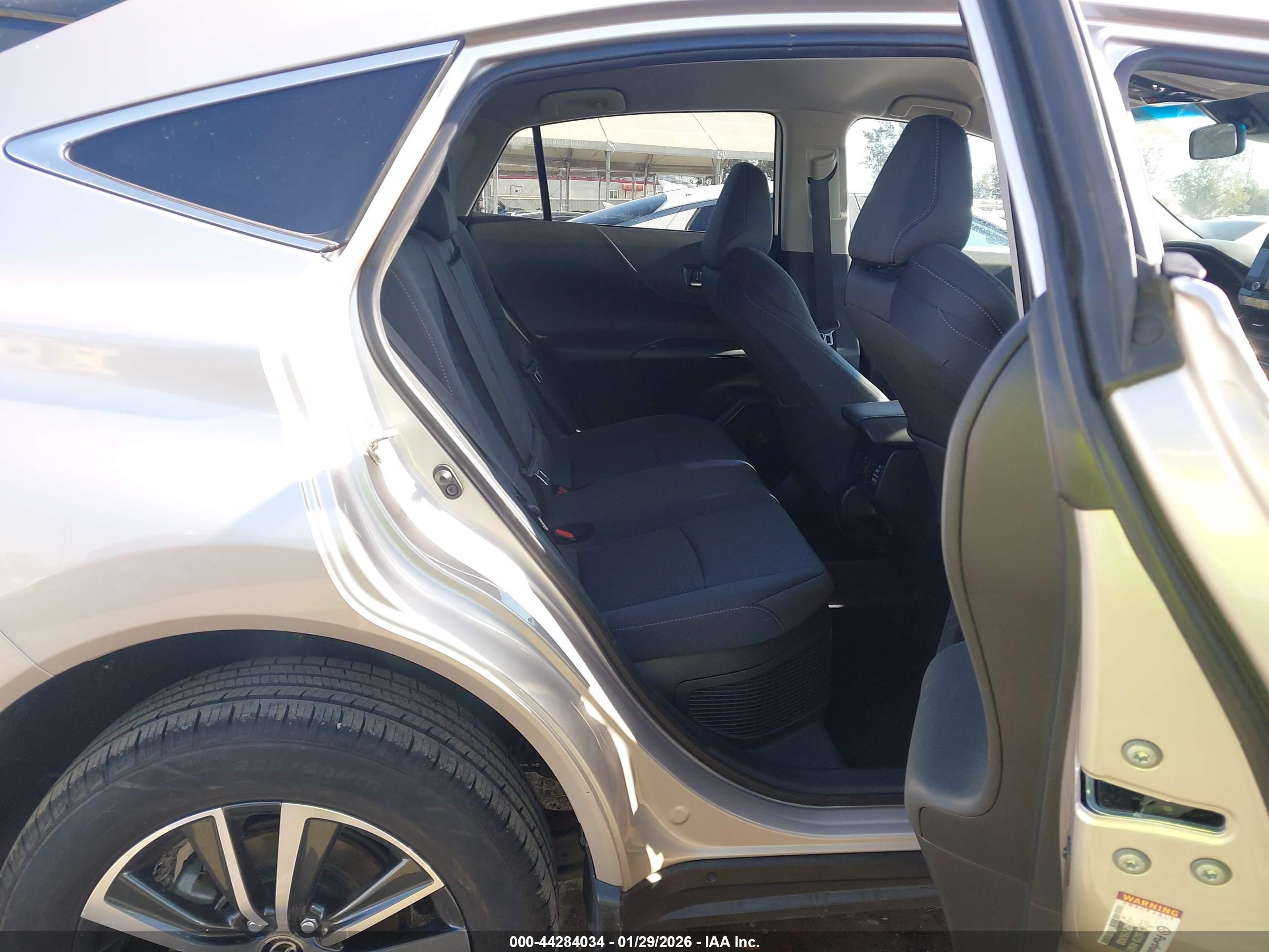 TOYOTA VENZA image 8